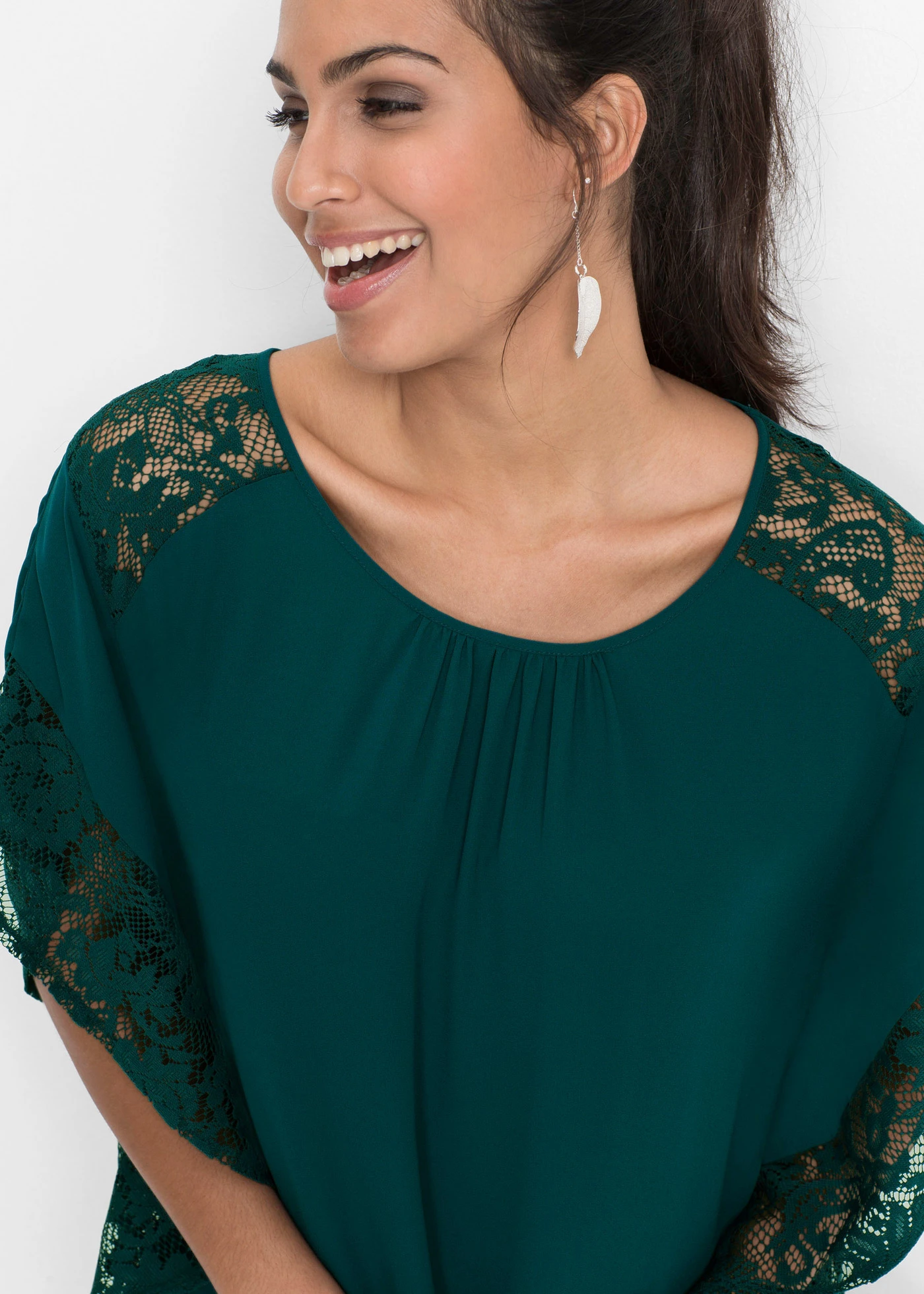 Blouse avec applications • vert profond • Boutique bonprix