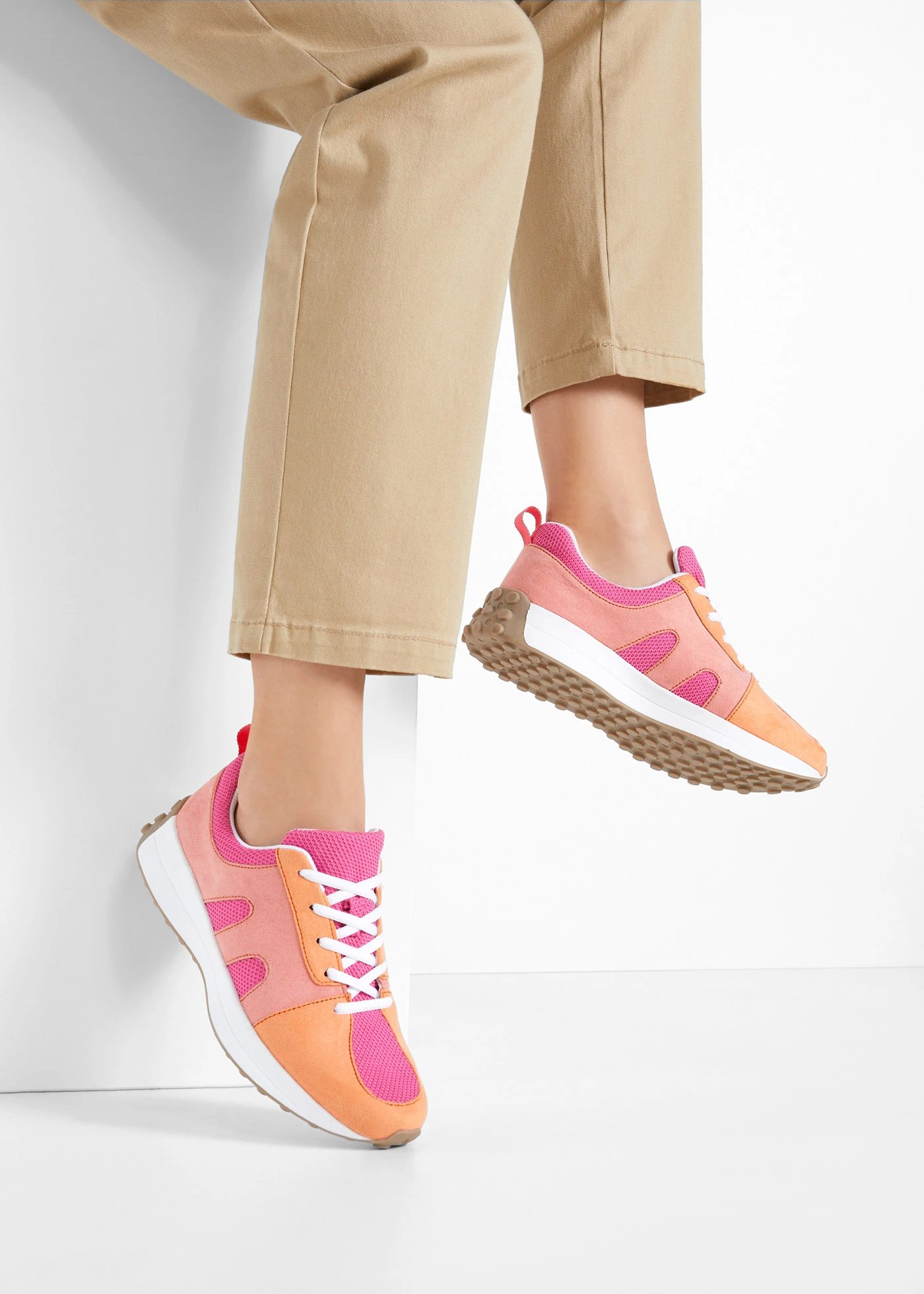 Sneakers à empiècement mesh • fuchsia-orange • Boutique bonprix