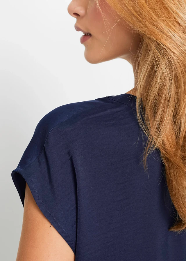 Satijnen tuniek met korte mouwen en oversized schouders • donkerblauw • product-page.page-title-suffix