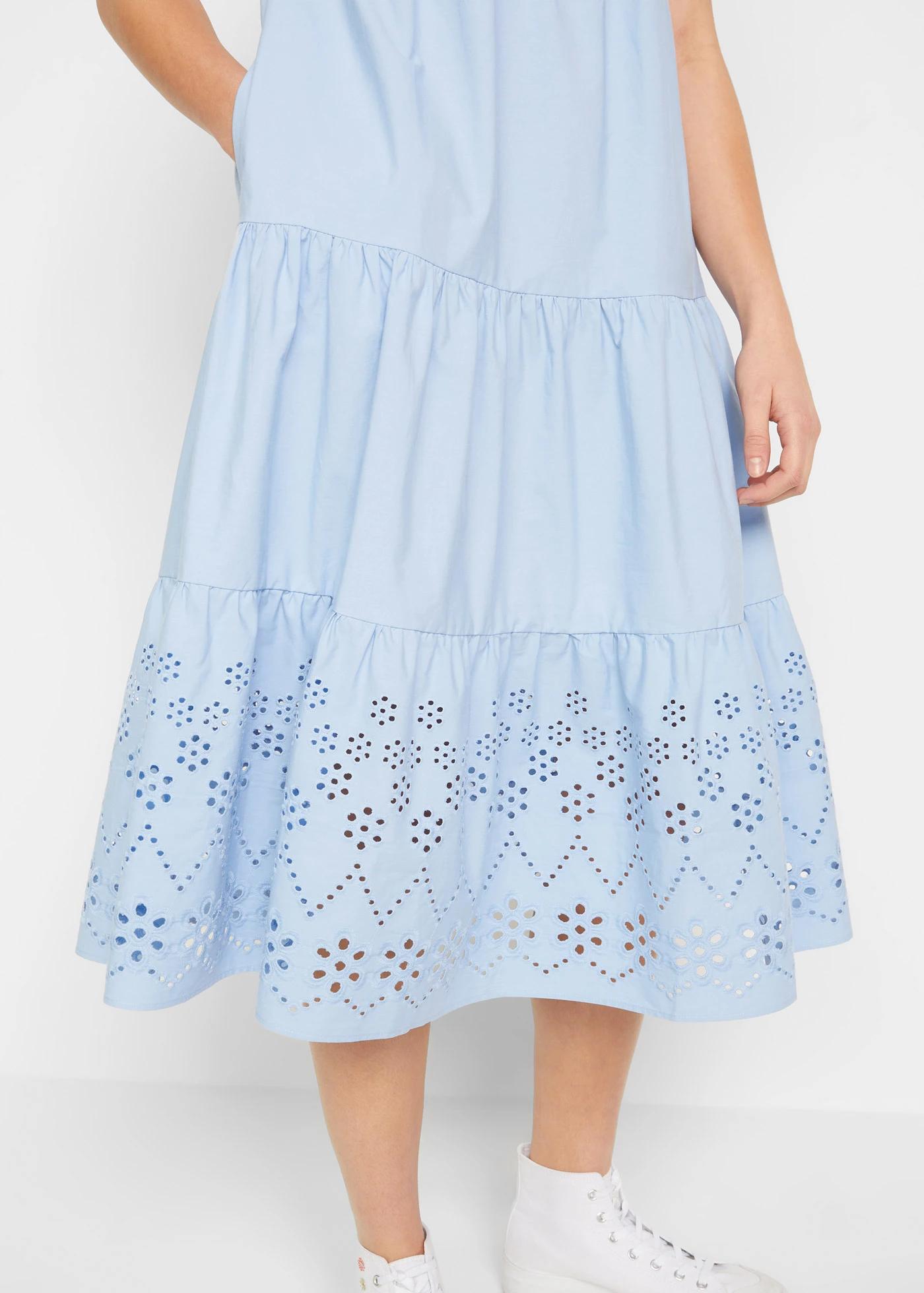 Tunikové šaty z čisté bavlny, s dírkovanou výšivkou • perlově modrá • bonprix obchod