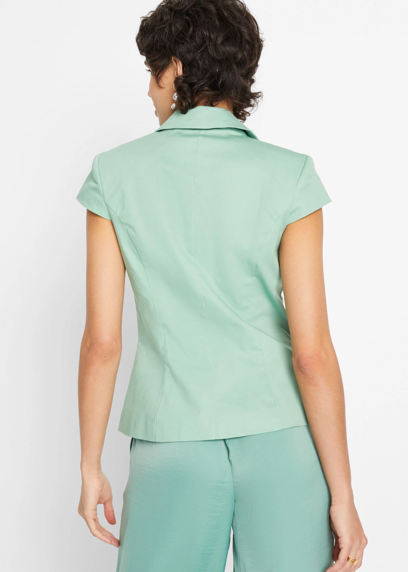 Blejzr s krátkými rukávy, z bavlněného saténu • šalvějově zelená • bonprix obchod