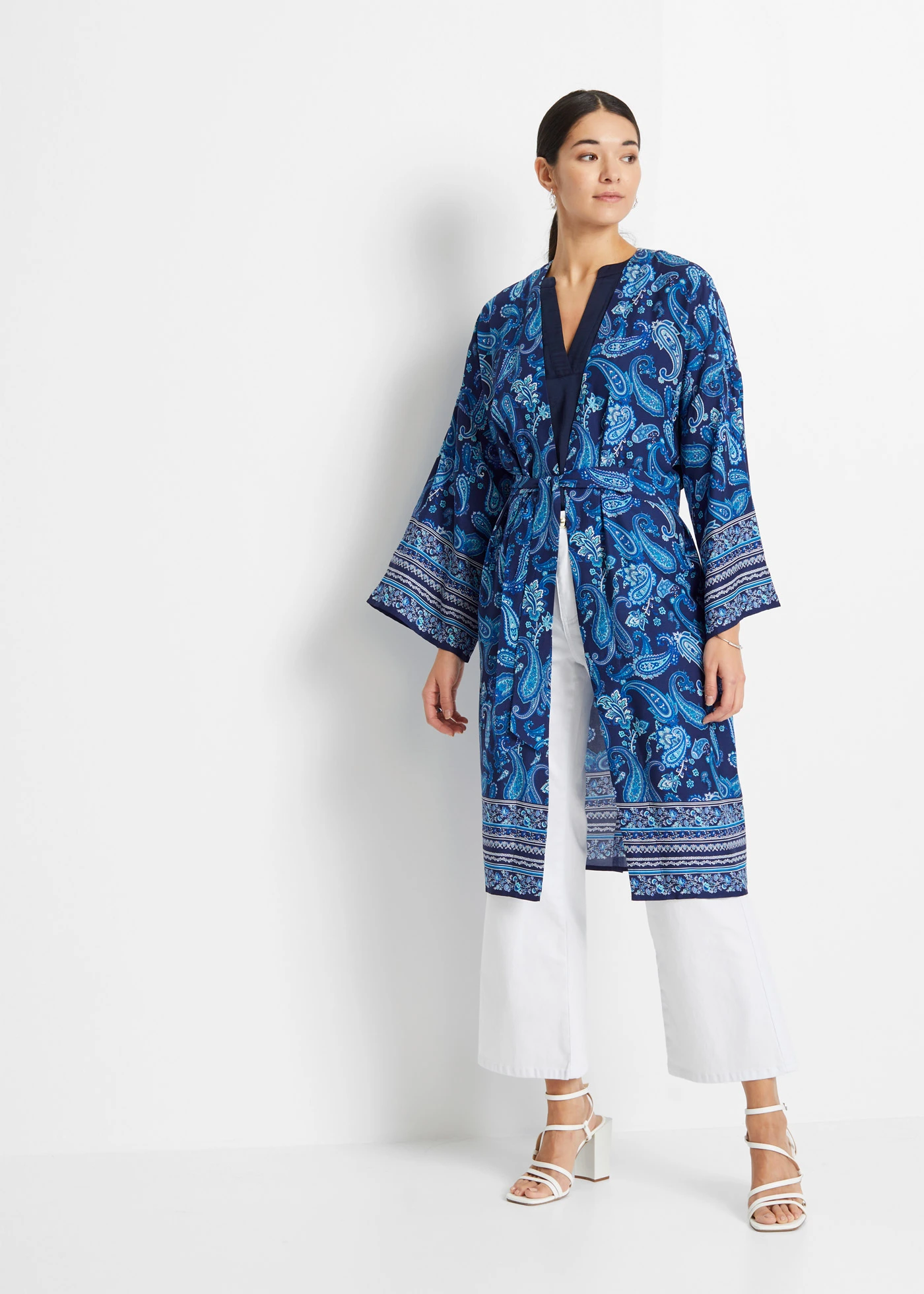 Satijnen tuniek met korte mouwen en oversized schouders • donkerblauw • bonprix online shop