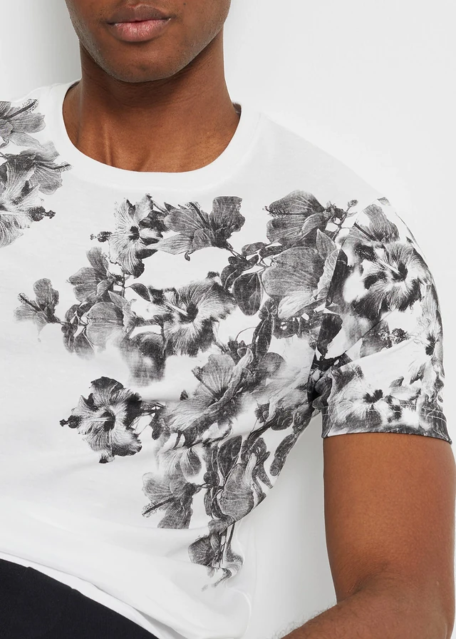 T-shirt, slim fit • wit met print • product-page.page-title-suffix