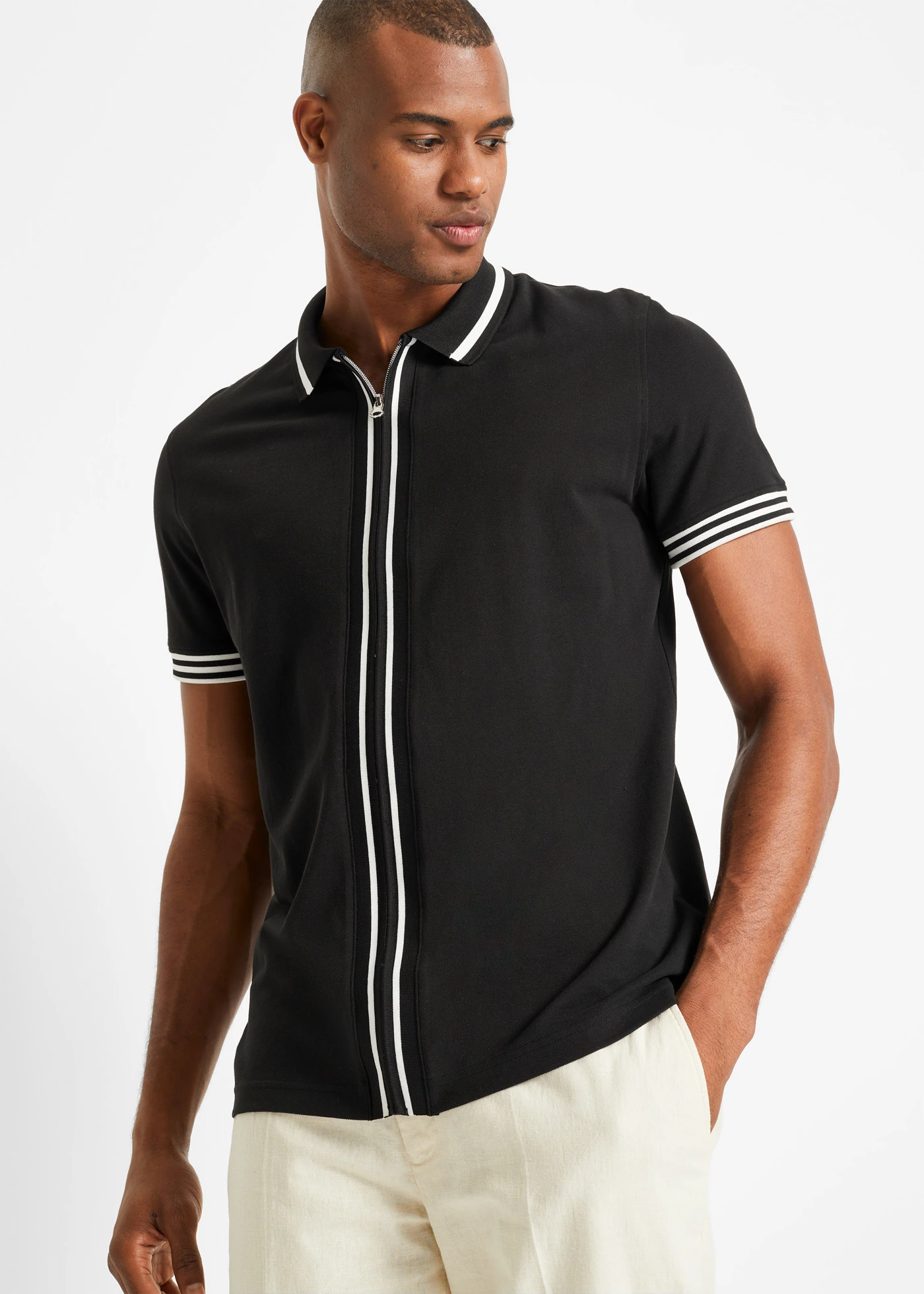 Polo zippé en maille piquée 100% coton • noir/blanc • Boutique bonprix