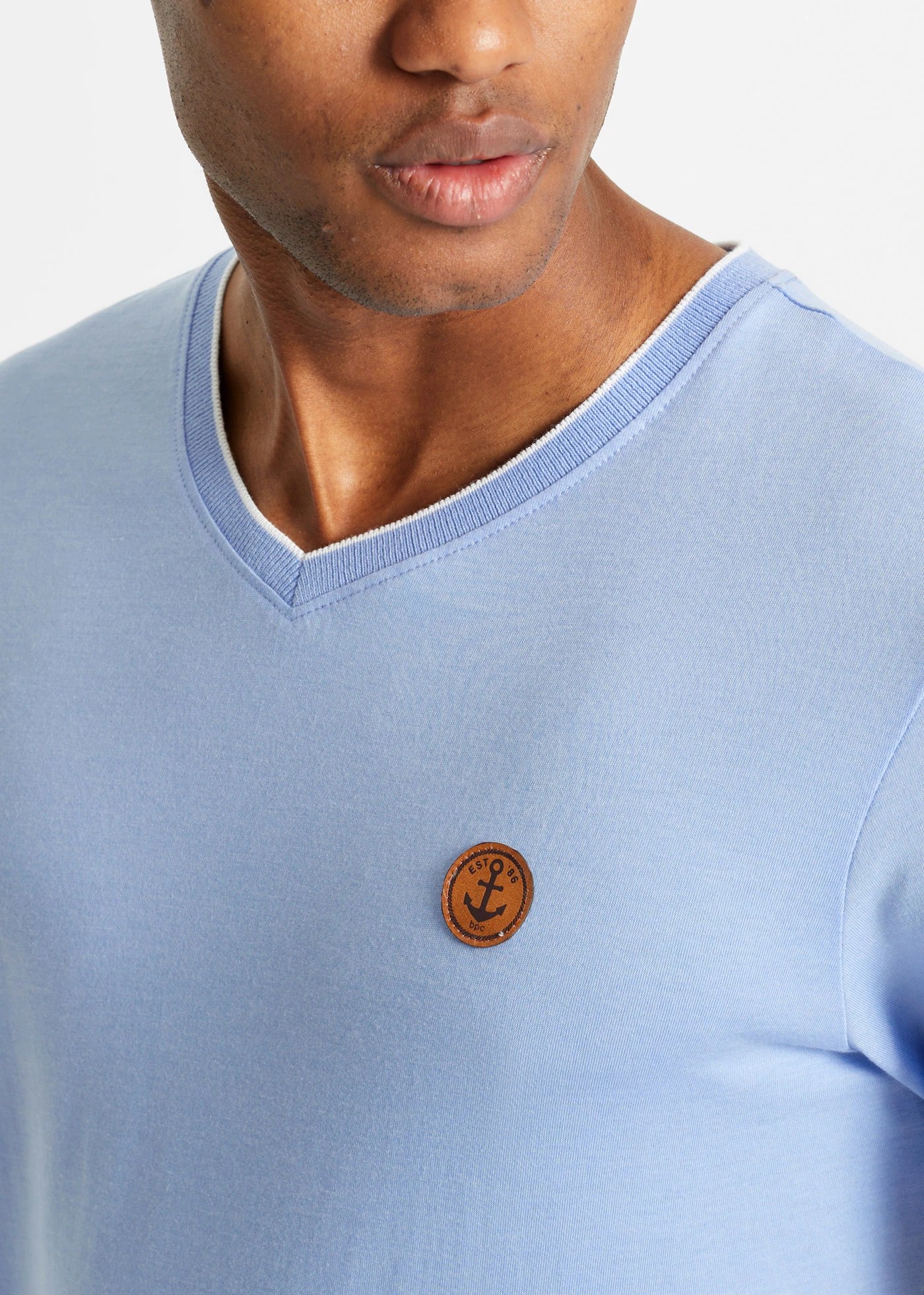 T-shirt in layerlook met V-hals • parelblauw • bonprix online shop