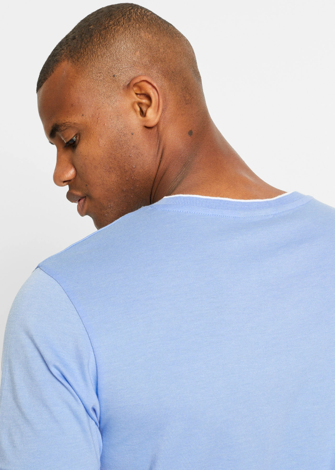 T-shirt col V double épaisseur • bleu nacré • Boutique bonprix