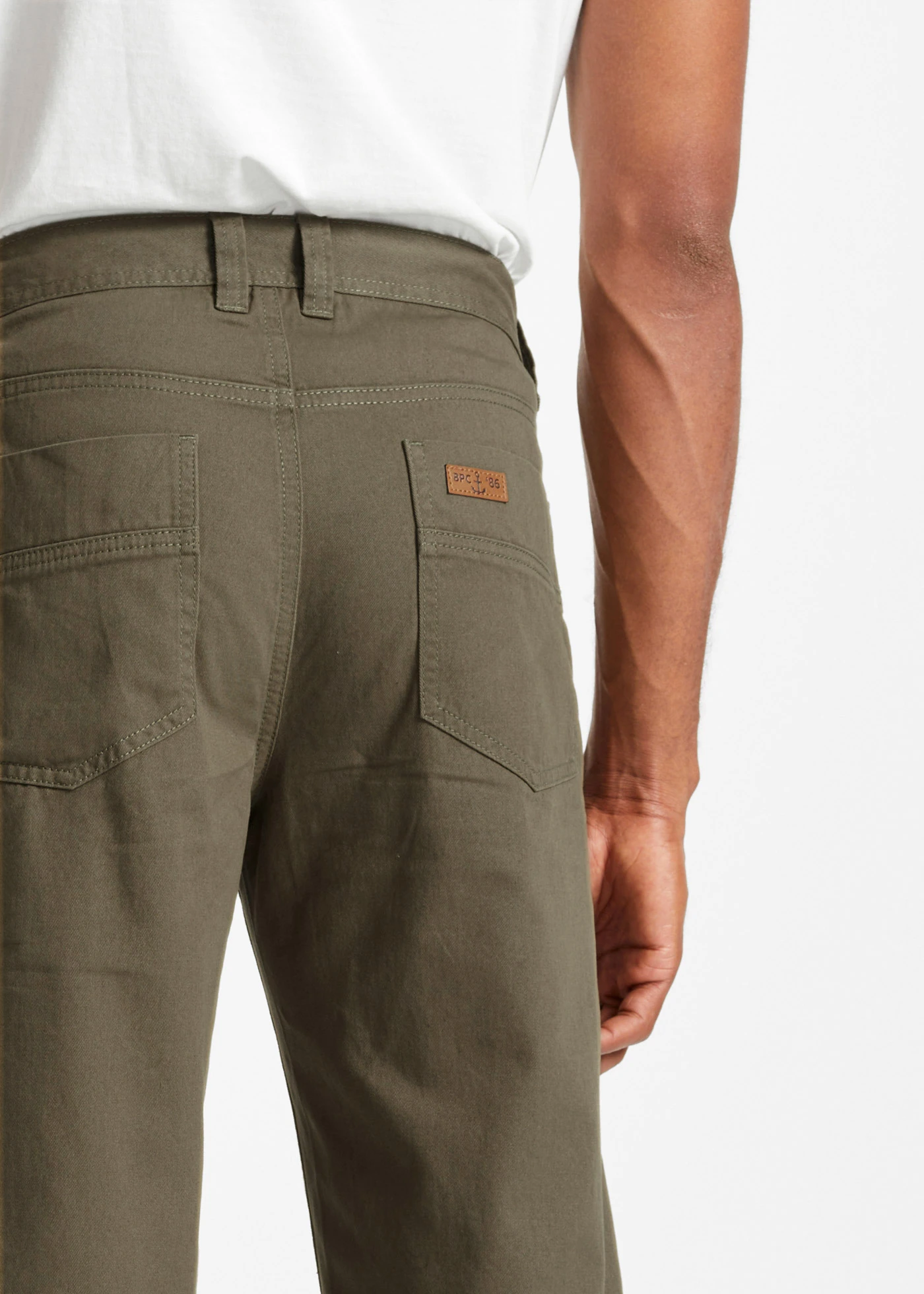 Lange bermuda met opgestikte zakken, regular fit • olijfgroen • bonprix online shop