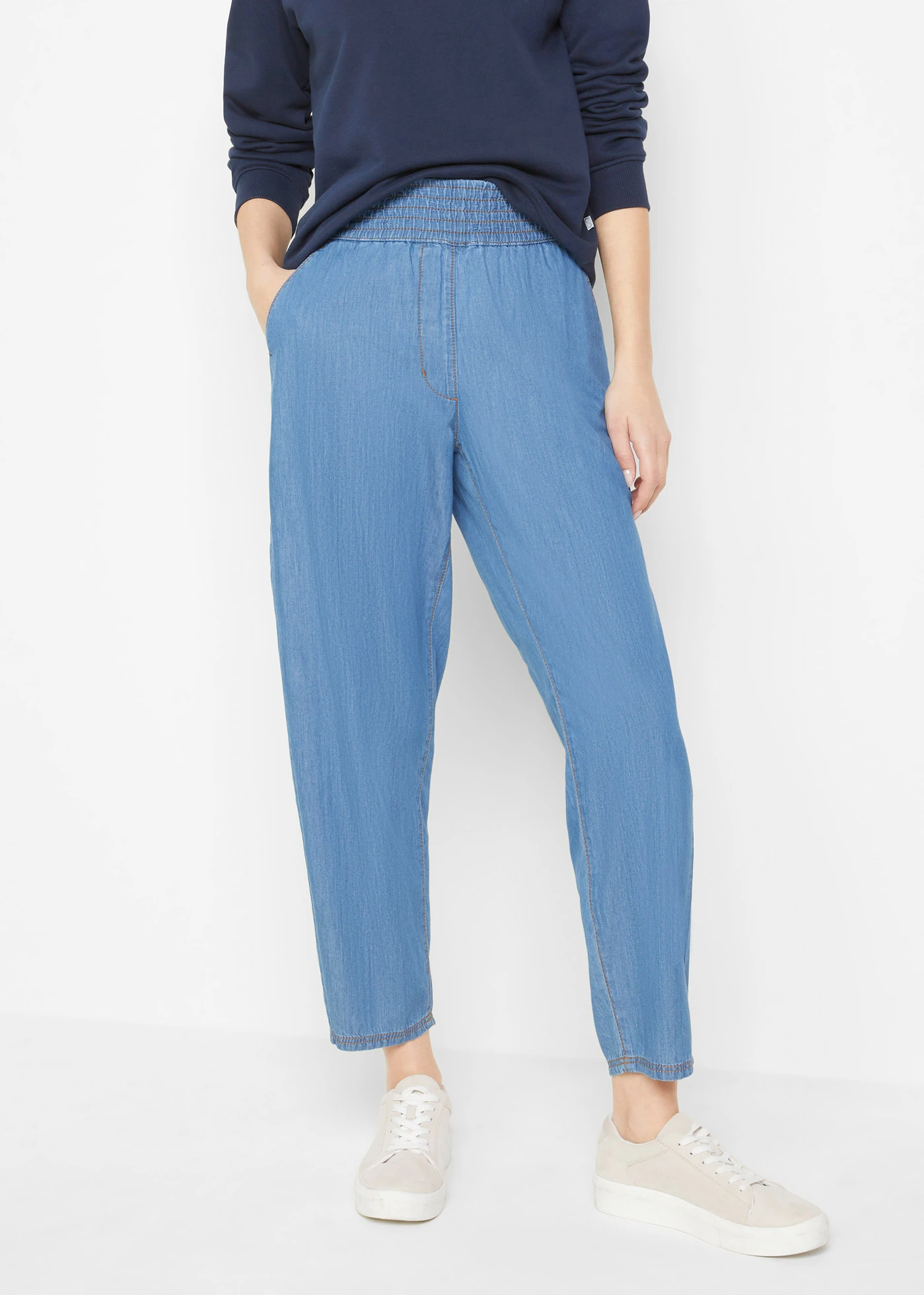 Blugi subţiri cu bată înaltă, cropped, Mom Fit • bleu denim • magazin bonprix