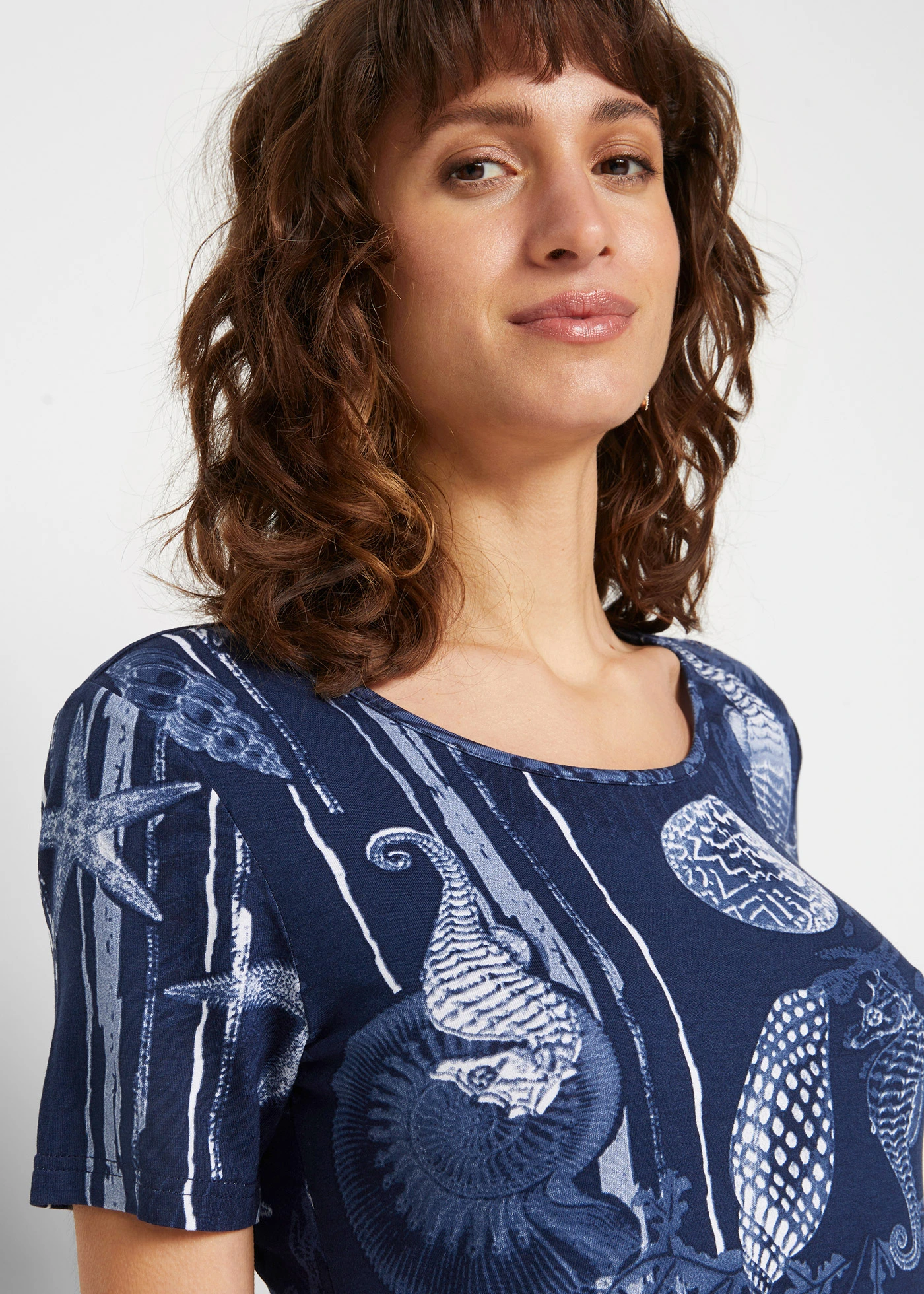 T-shirt long en viscose extensible • bleu foncé/blanc • Boutique bonprix