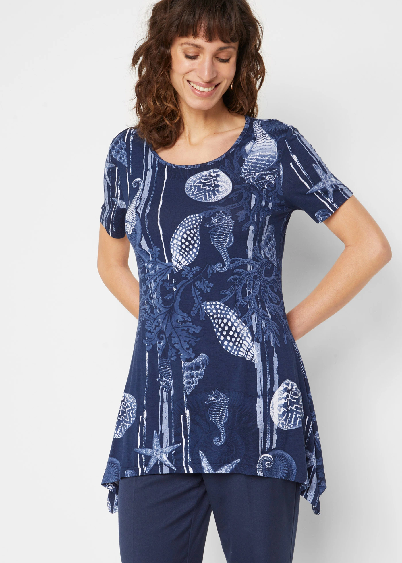 Longshirt van een zachte viscosemix • donkerblauw-wit gedessineerd • bonprix online shop