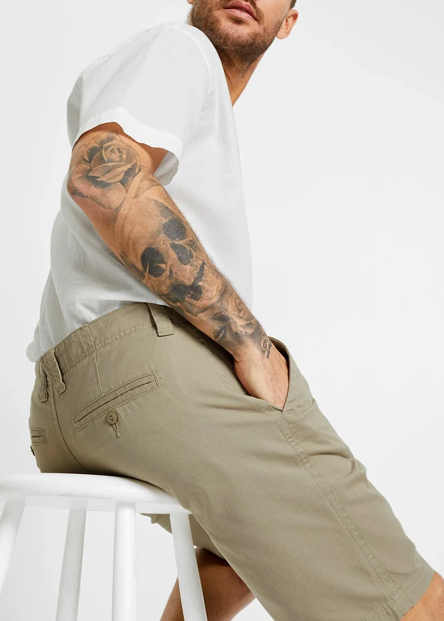 Chino bermuda van puur katoen, regular fit • new kaki • product-page.page-title-suffix