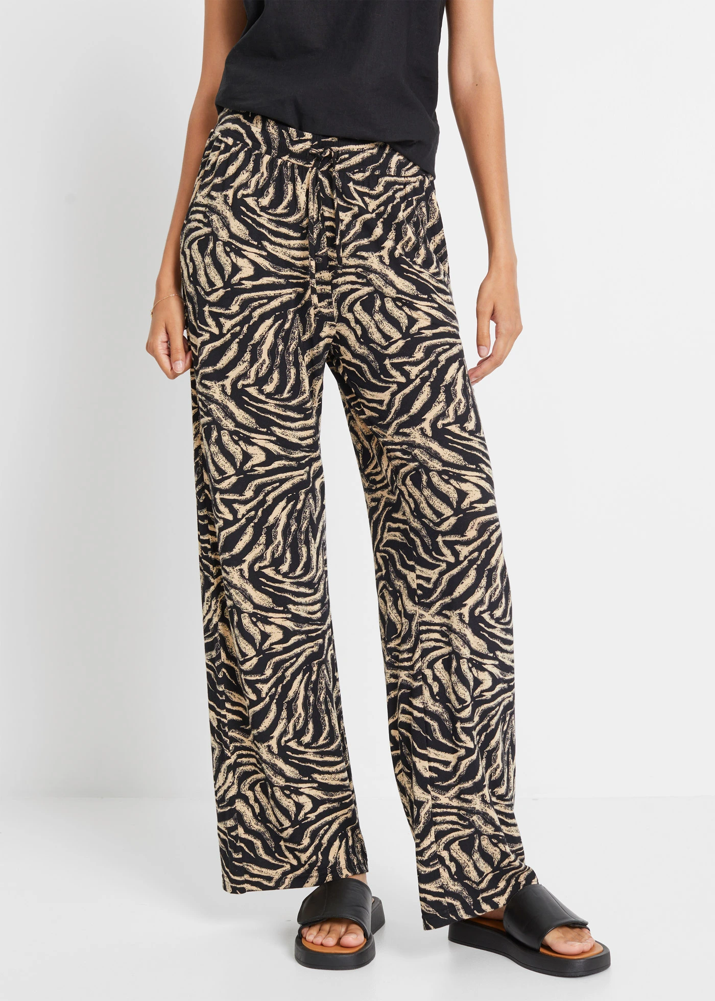 Pantaloni din jerse din mix de viscoză fluidă • negru/bej-latte cu imprimeu zebră • magazin bonprix