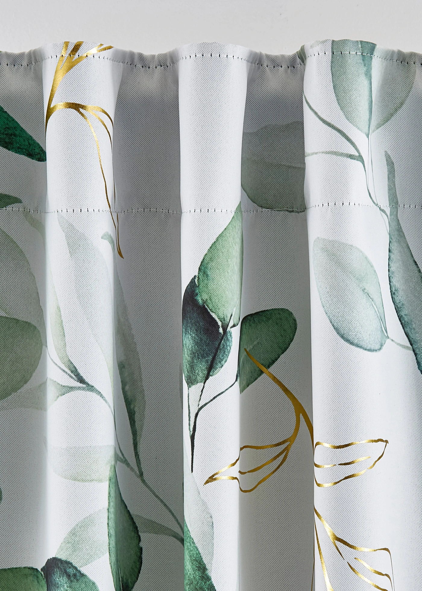 Verduisterend gordijn met glanzende bloemenprint (1 stuk) • groen/lichtgrijs/goudkleur • bonprix online shop
