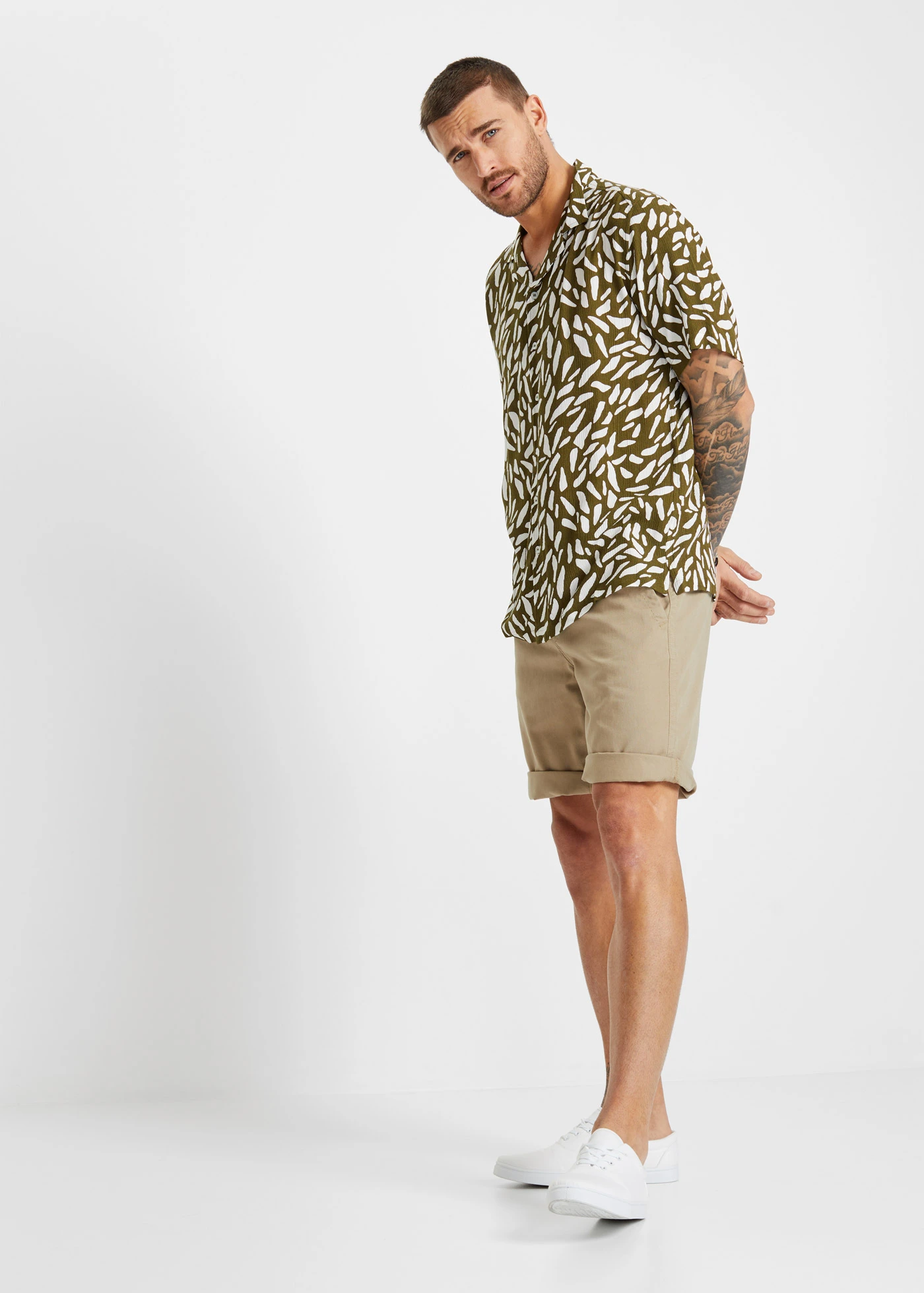 Bermudy chinosy, z czystej bawełny, regular fit • khaki • sklep bonprix