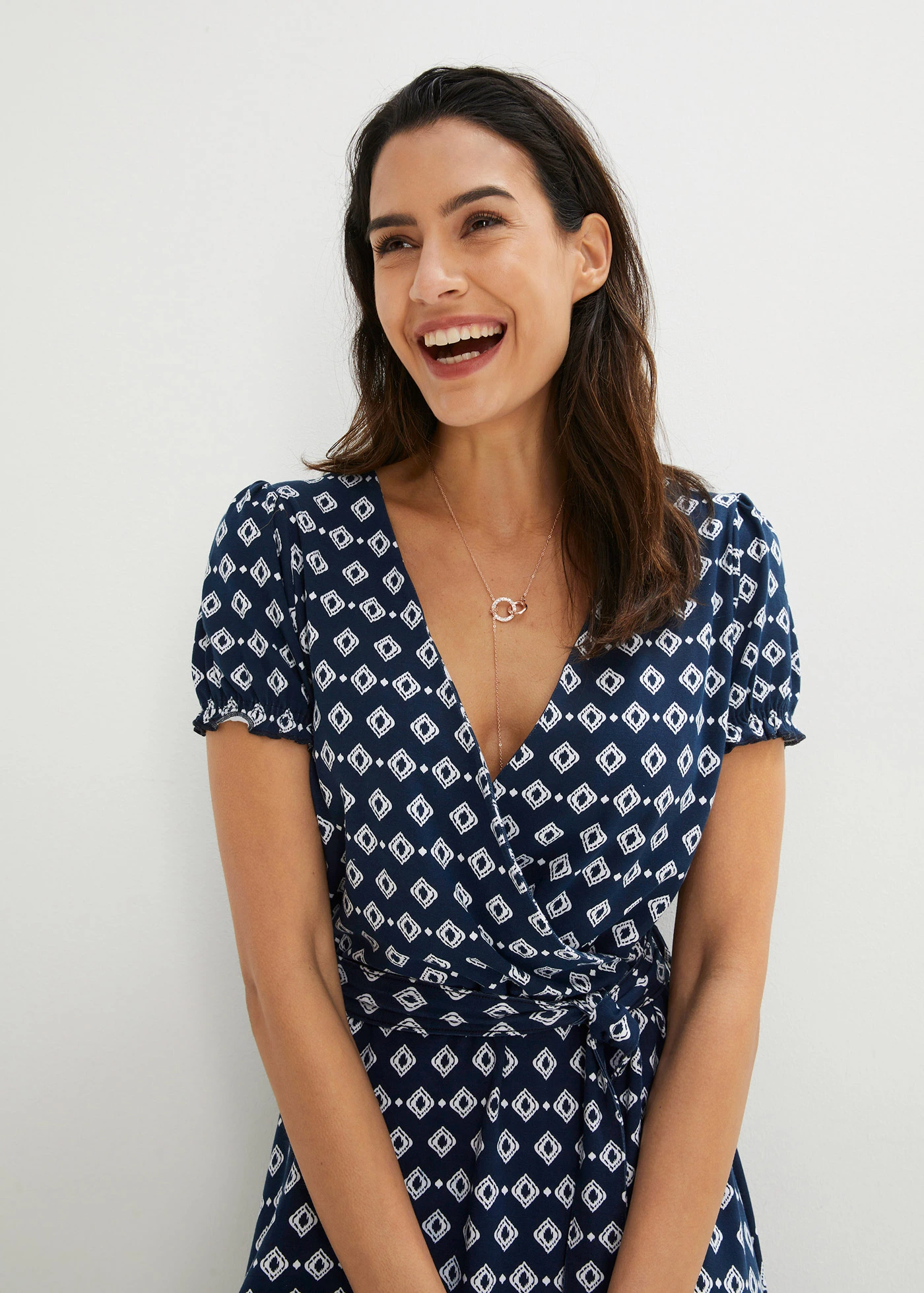 Robe en jersey viscose • bleu foncé/blanc • Boutique bonprix