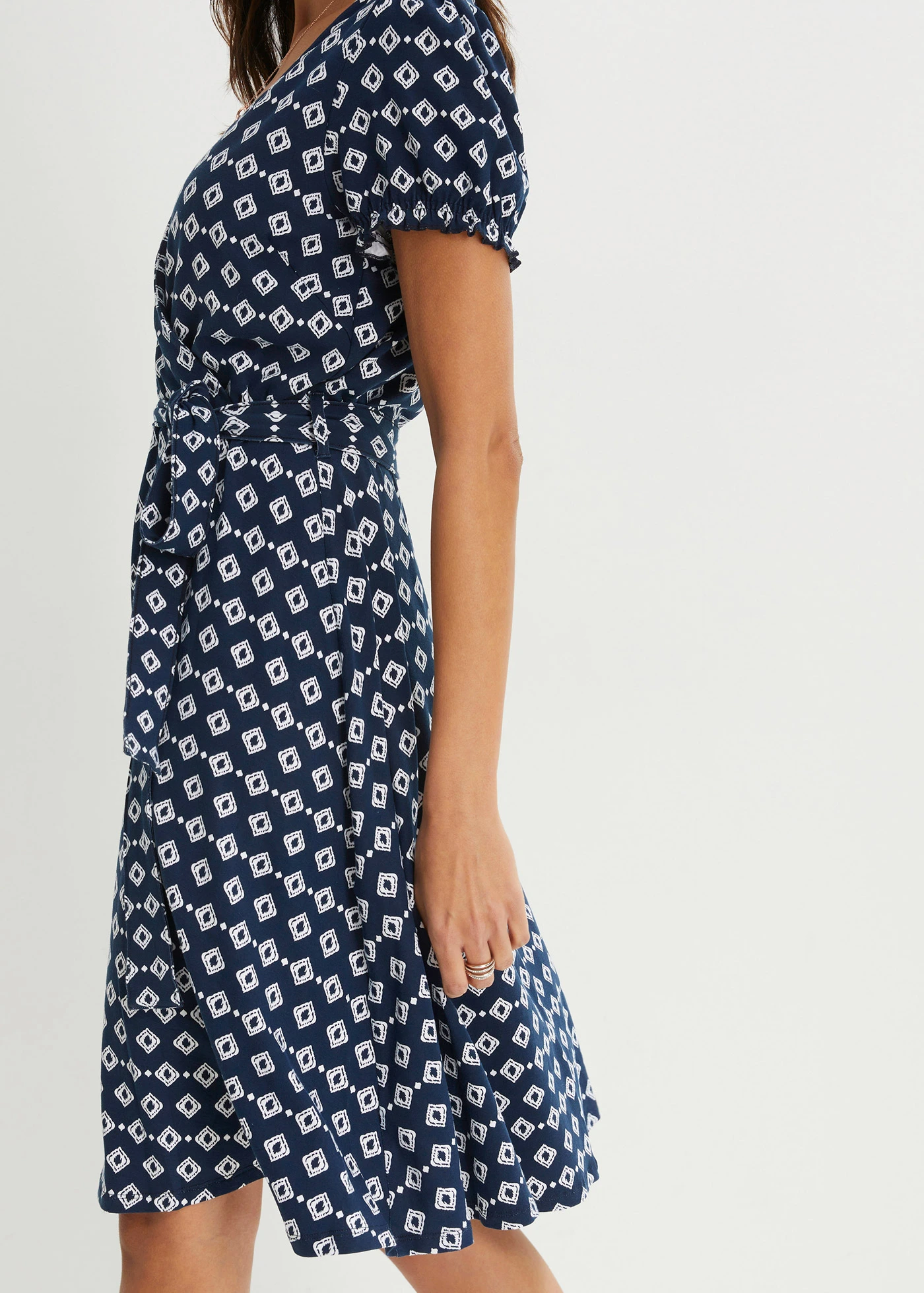 Jersey jurk in een viscosemix • donkerblauw/wit met print • bonprix online shop