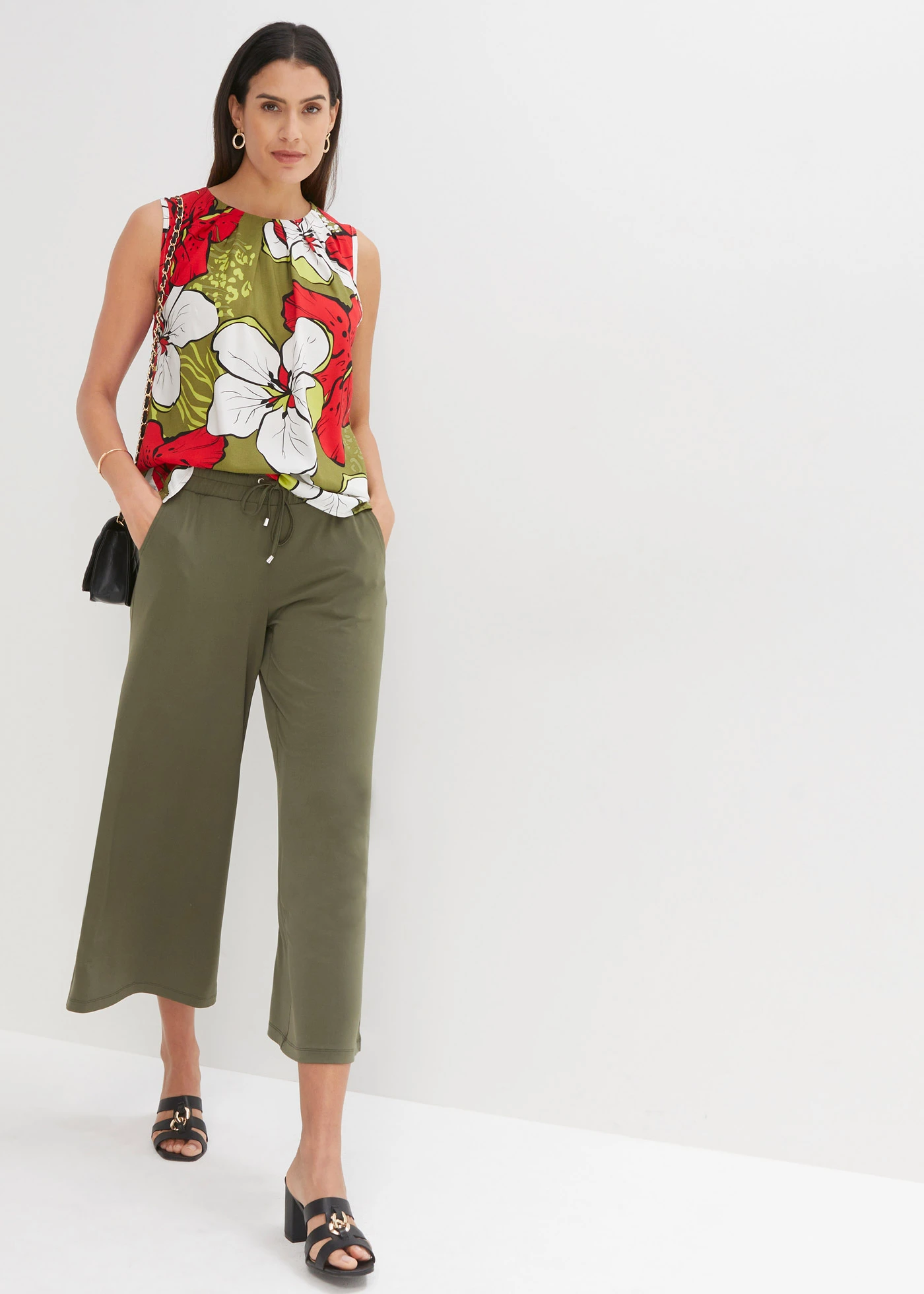 Halenkový top z viskózy • jahodovo-tmavě khaki s květy • bonprix obchod