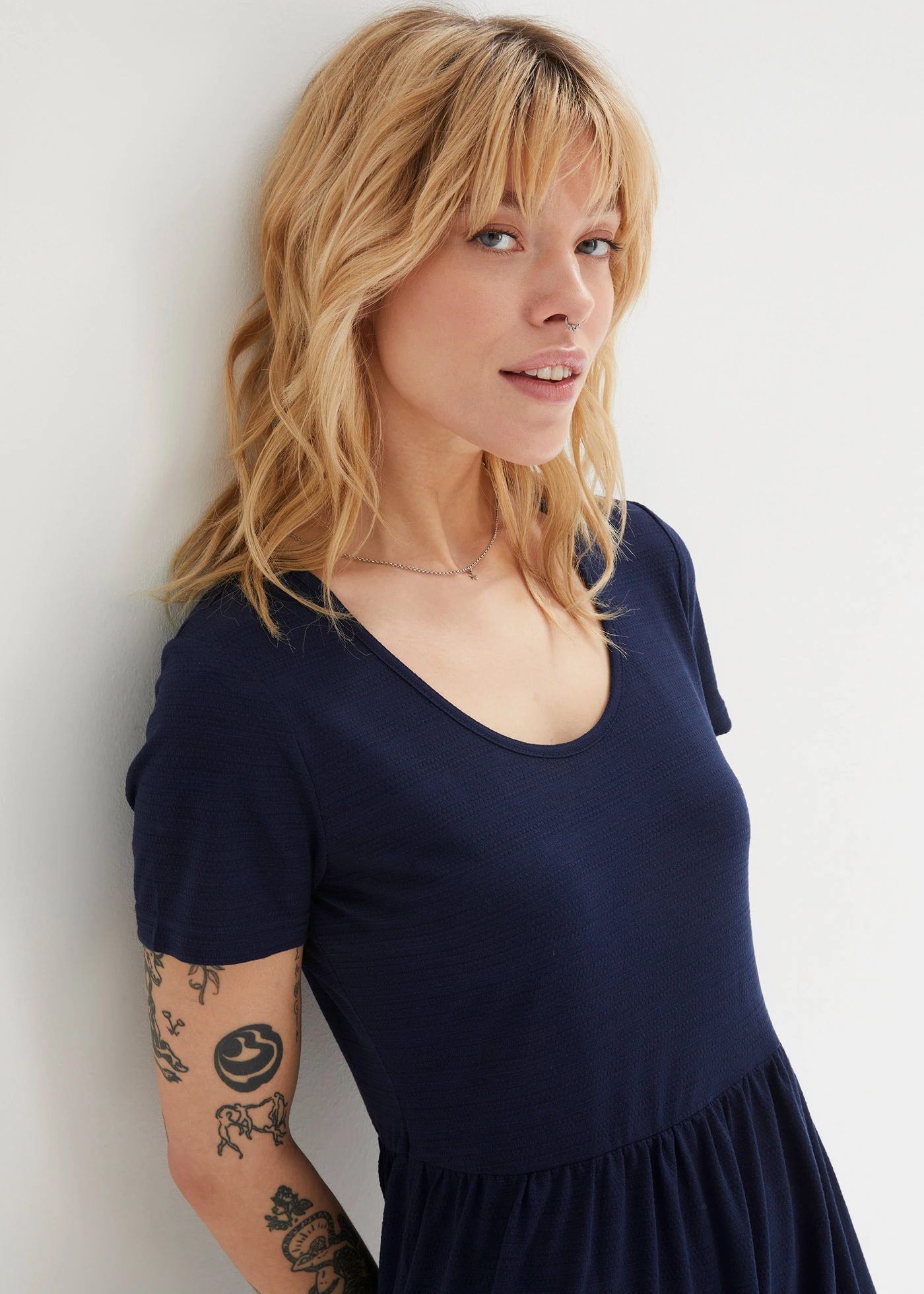 Robe en jersey texturé • bleu foncé • Boutique bonprix