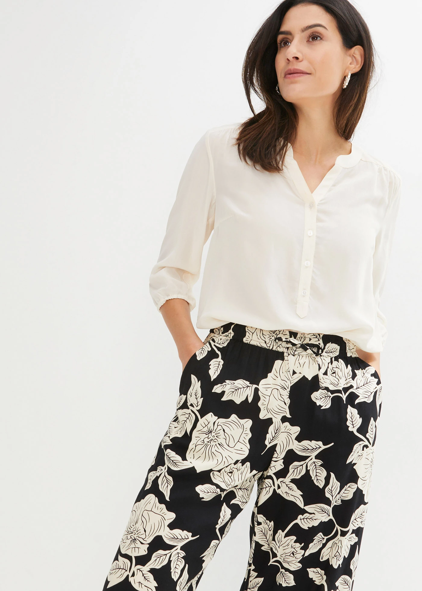 Palazzo broek van soepele viscose • zwart-kiezelgrijs gebloemd • bonprix online shop