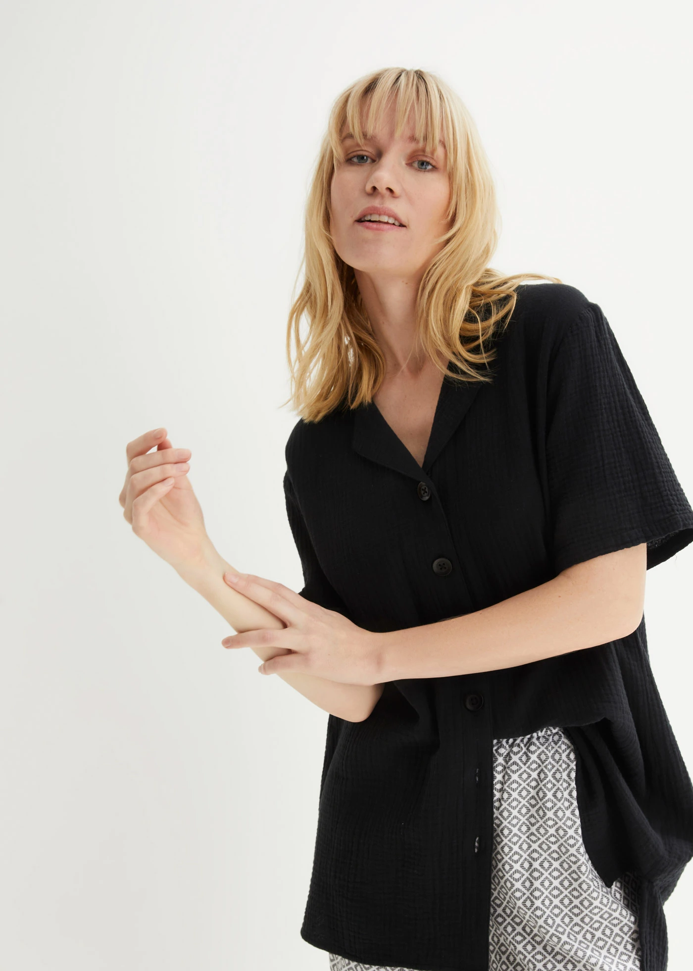 Lange mousseline overhemdblouse • zwart • bonprix online shop