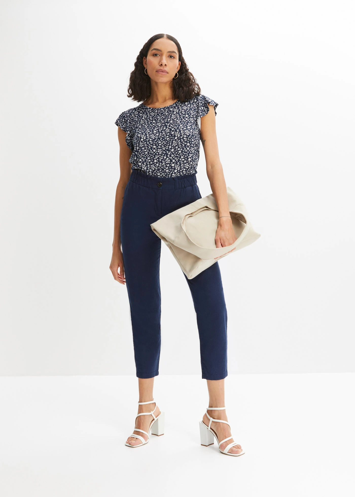 Triko s volánovými rukávy • tmavě modro-bílá s květy • bonprix obchod