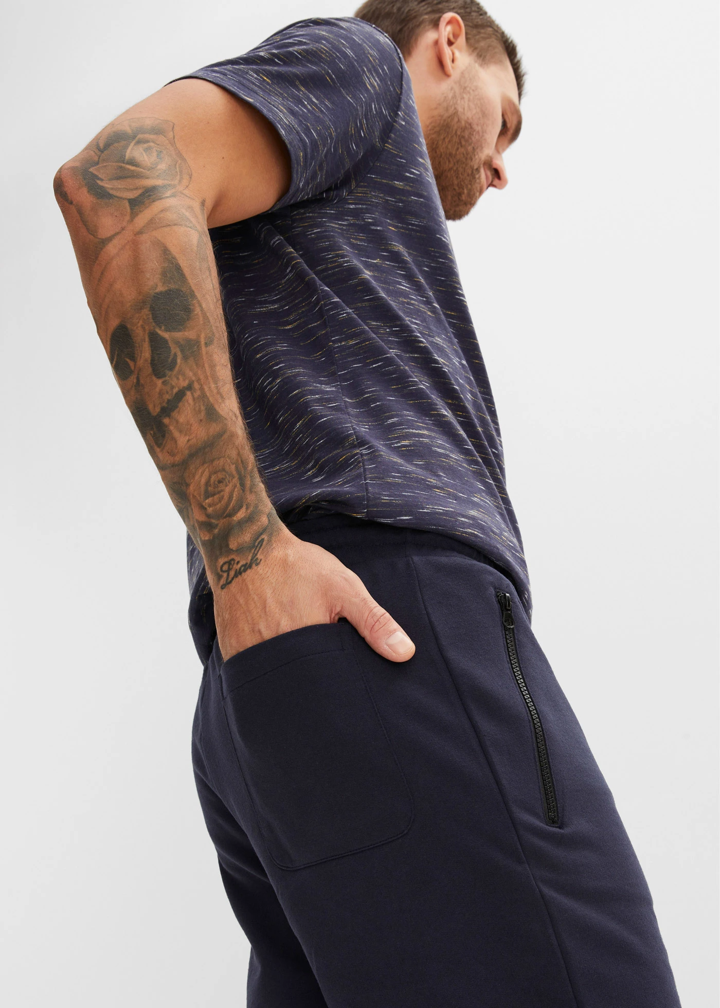 Bermuda sweat avec poches latérales zippées • bleu foncé • Boutique bonprix