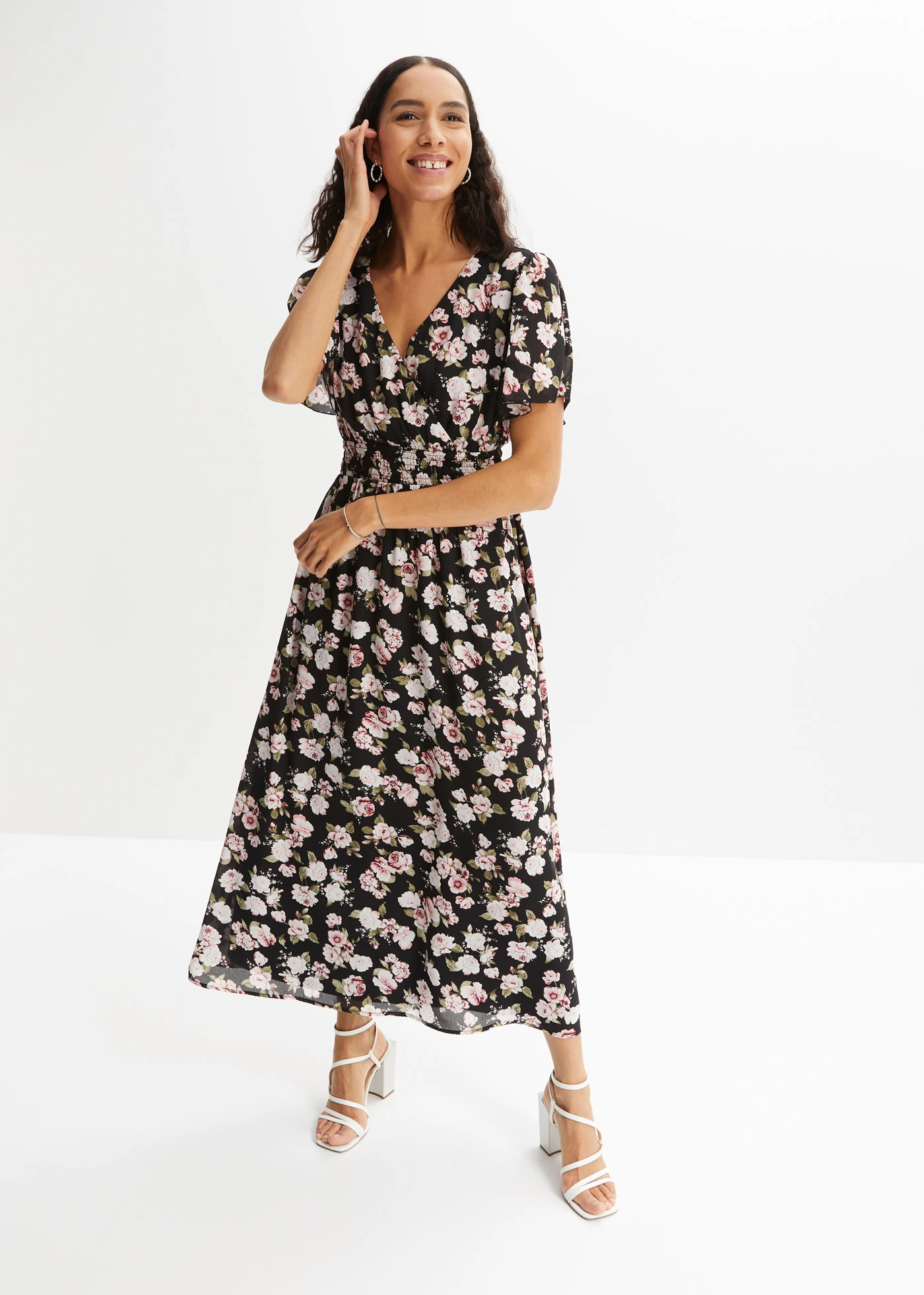 Robe longue à imprimé floral • noir avec roses • Boutique bonprix