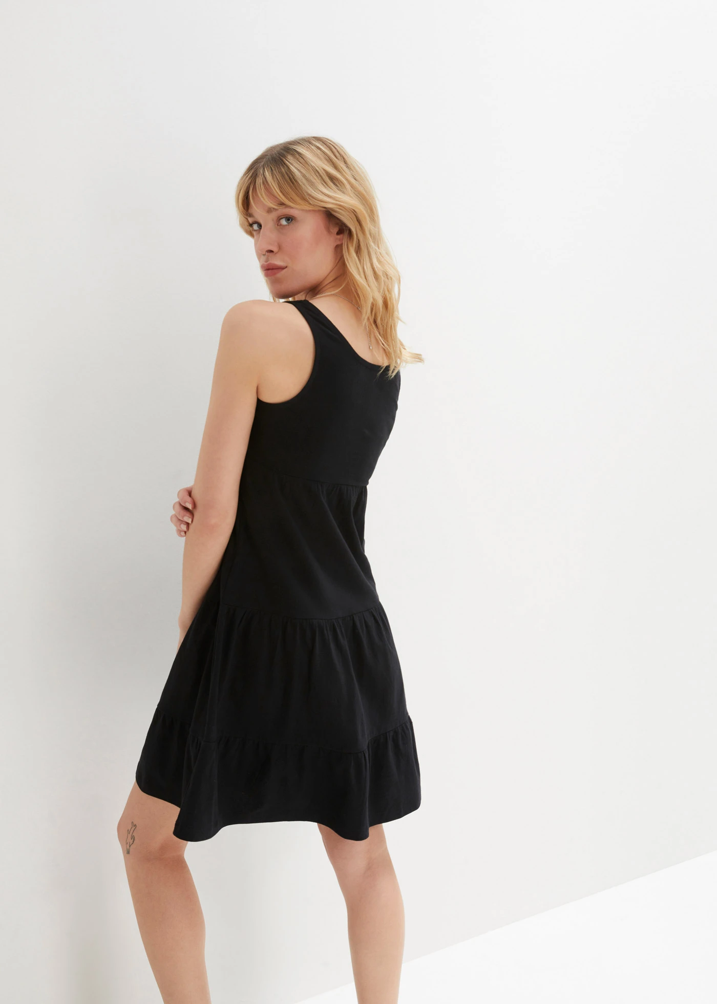 Rochie scurtă din jerse din bumbac • negru • magazin bonprix