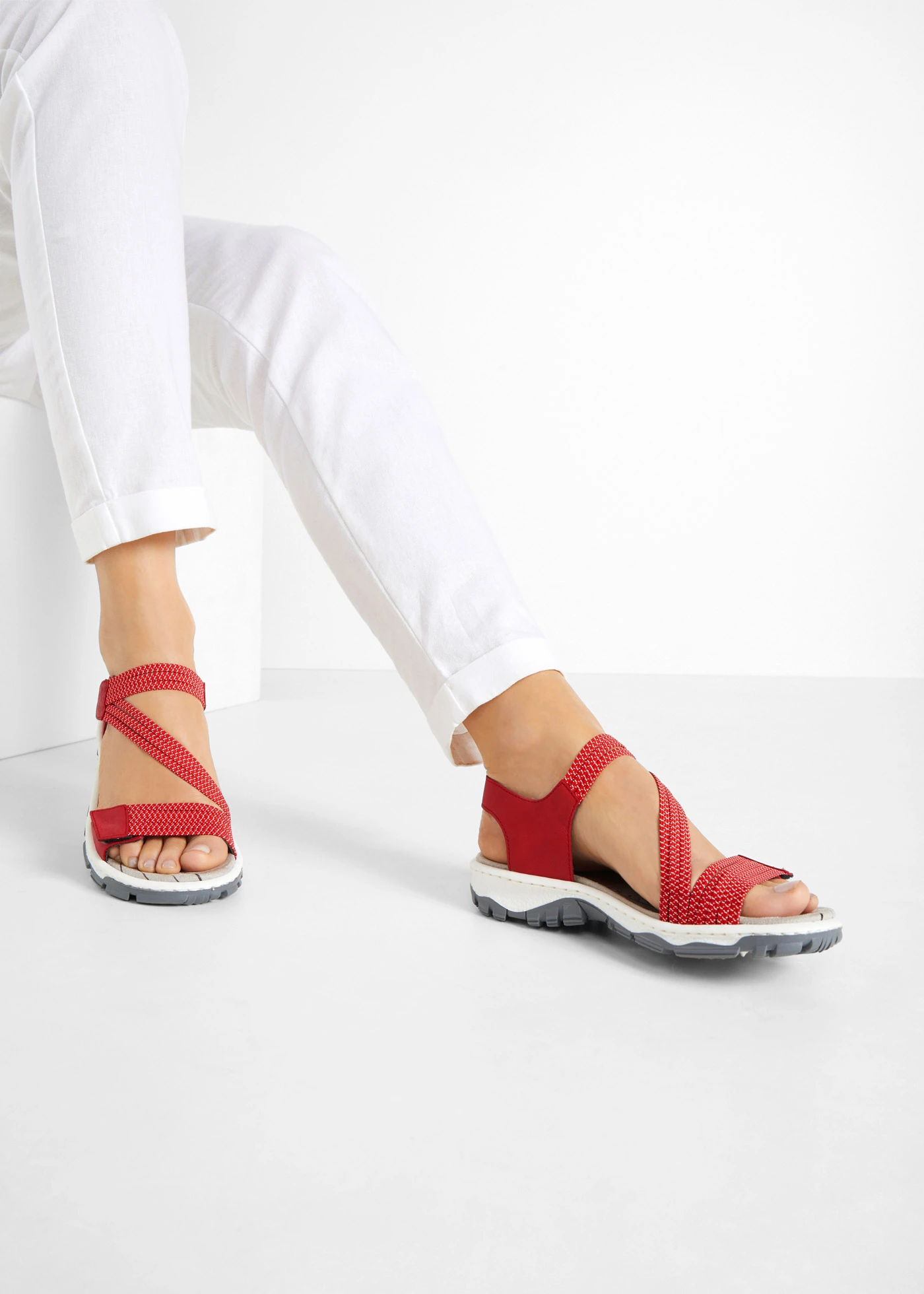 Sandale comode de trekking Rieker, cu barete elastice • roşu • magazin bonprix