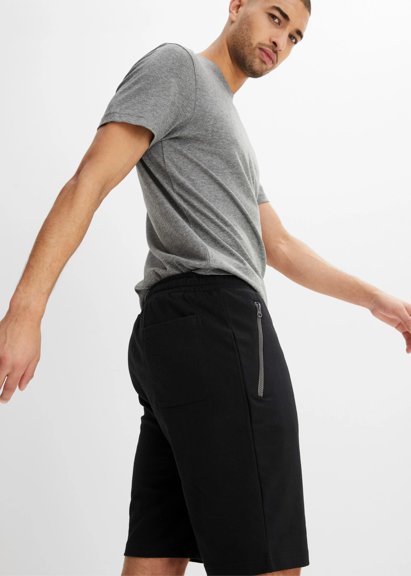 Bermude casual cu buzunare practice cu fermoar • negru • magazin bonprix