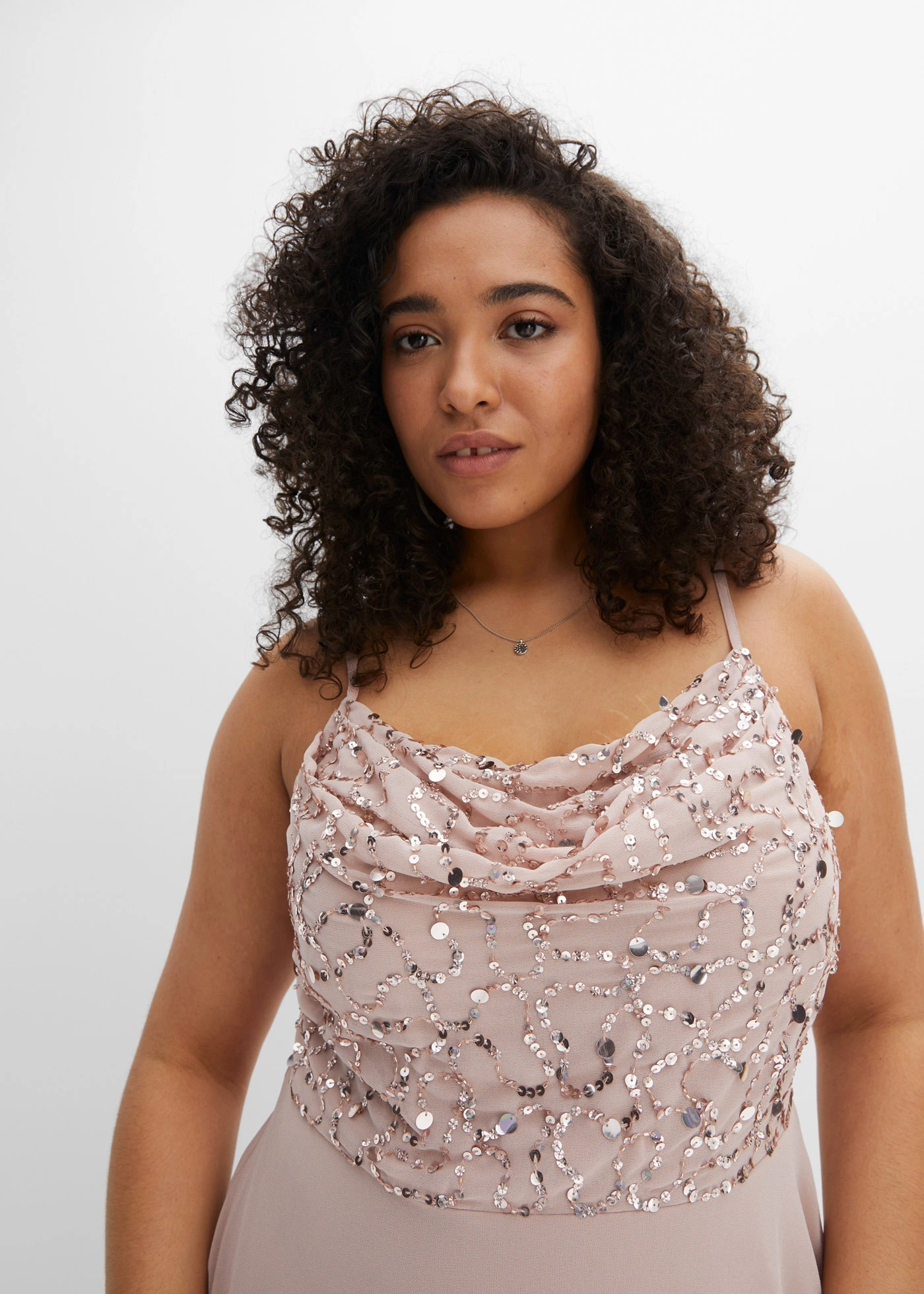 Šaty na ramínka, s výšivkou s flitry • světle růžová plus size • bonprix obchod