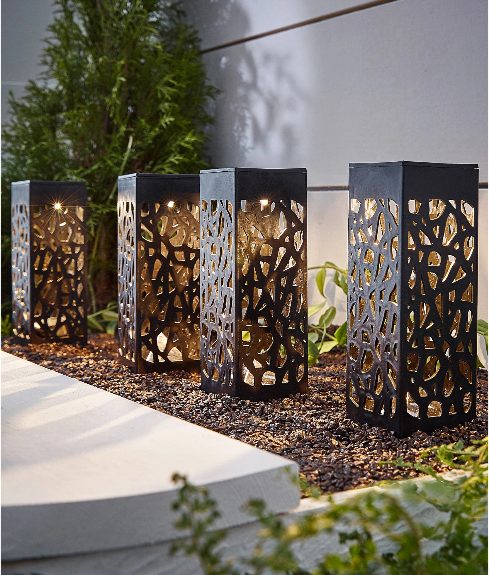 Ozdoba ogrodowa  solarna LED Ornamenty, wbijana w ziemię (4 części) • czarny • sklep bonprix