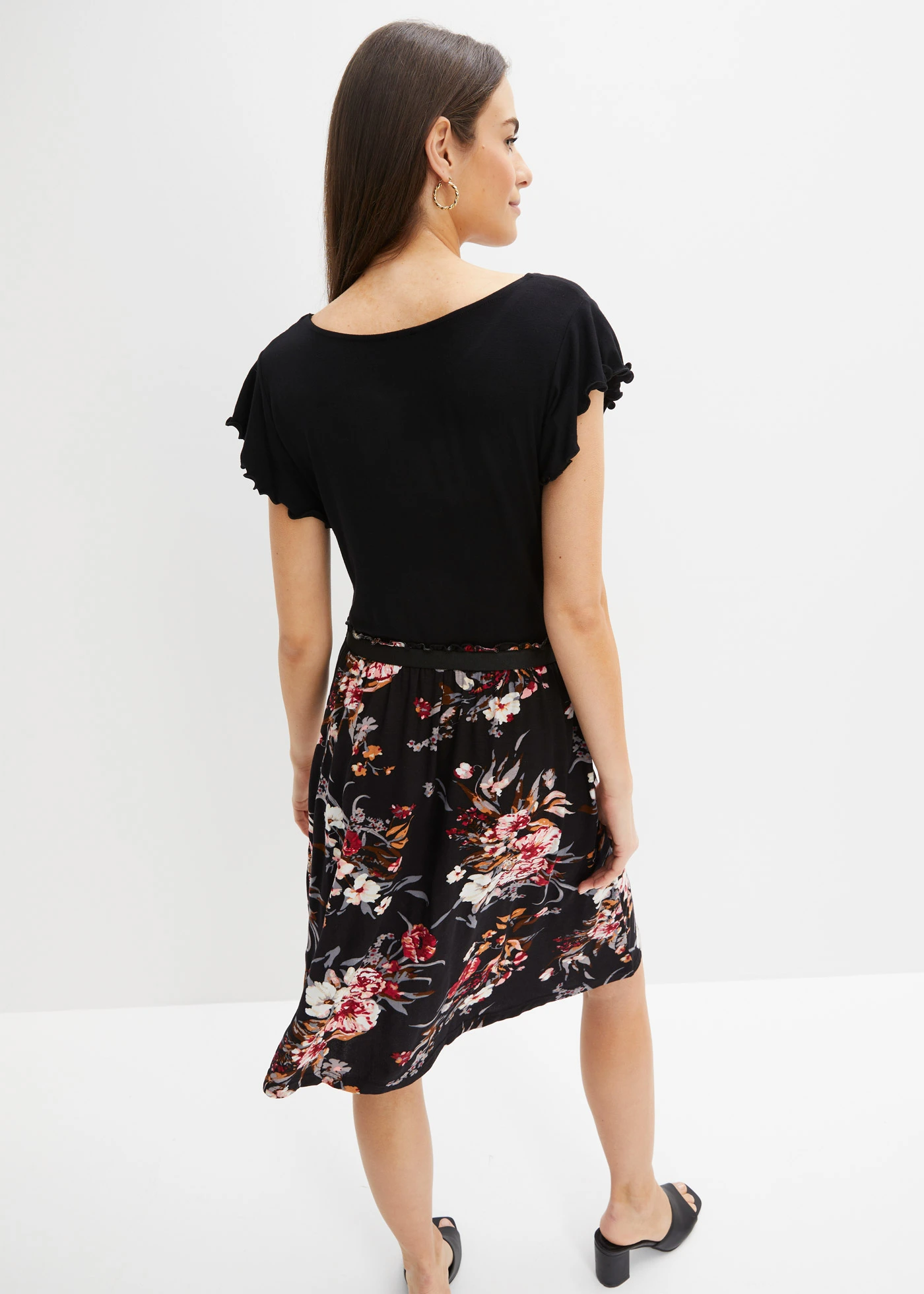 Robe en jersey viscose • noir floral • Boutique bonprix