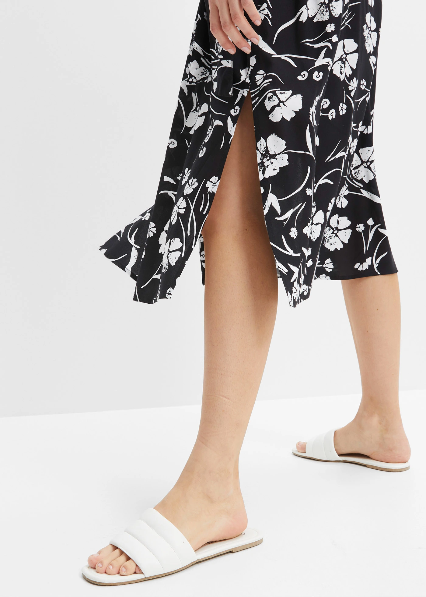 Overhemdjurk van viscose • zwart-wit gebloemd • bonprix online shop