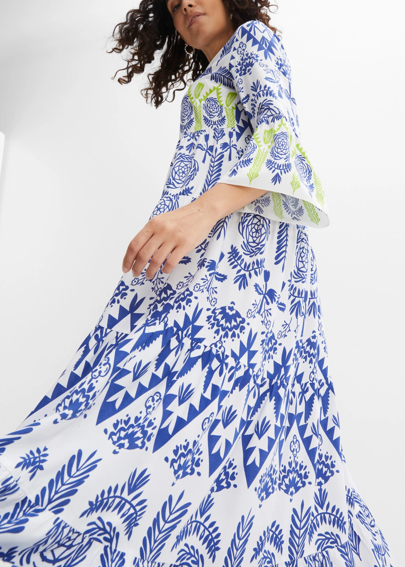 Maxi jurk van soepel vallende viscose • wit...-blauw-groen • bonprix online shop