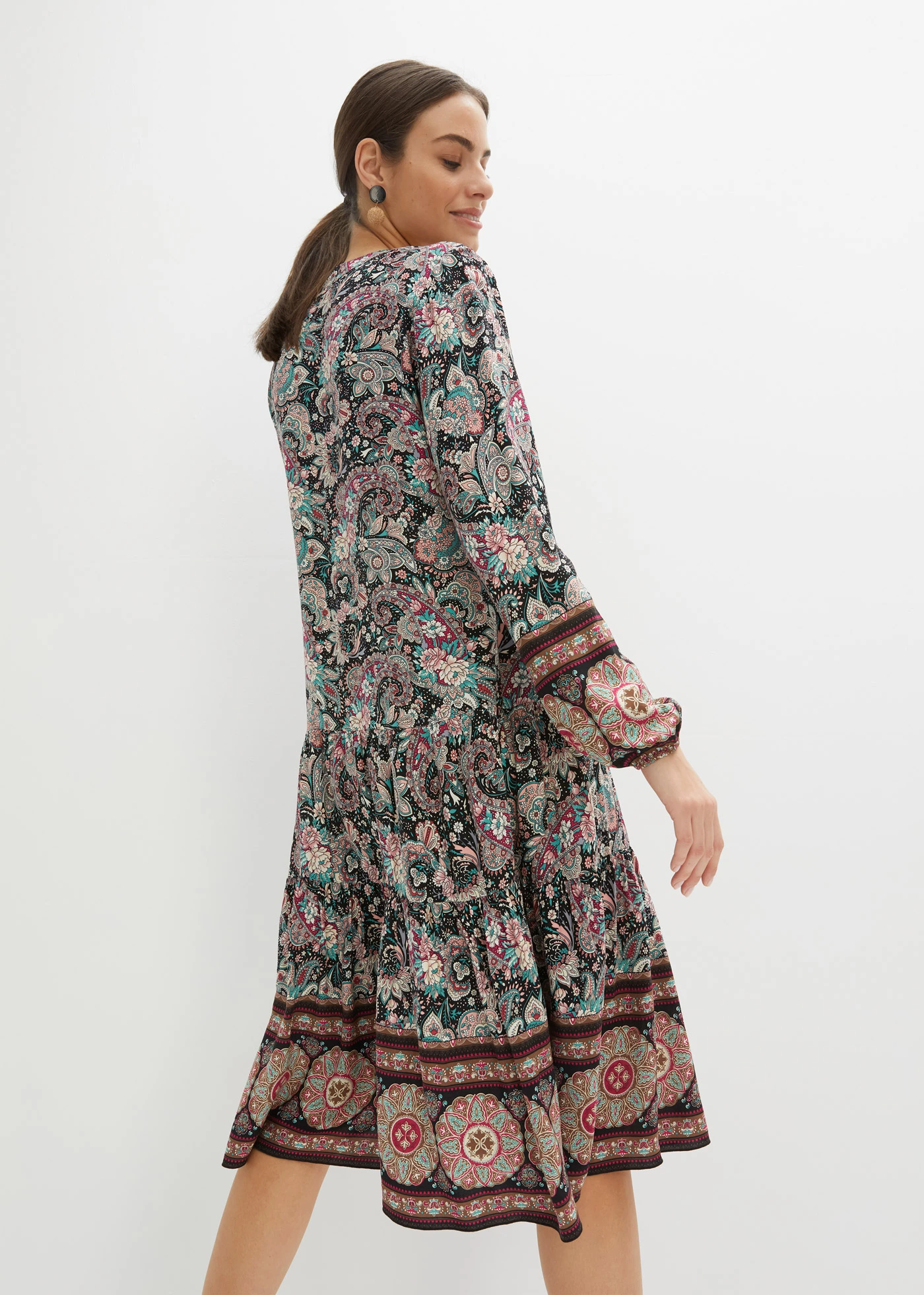 Robe-tunique en viscose fluide, petite • noir • Boutique bonprix