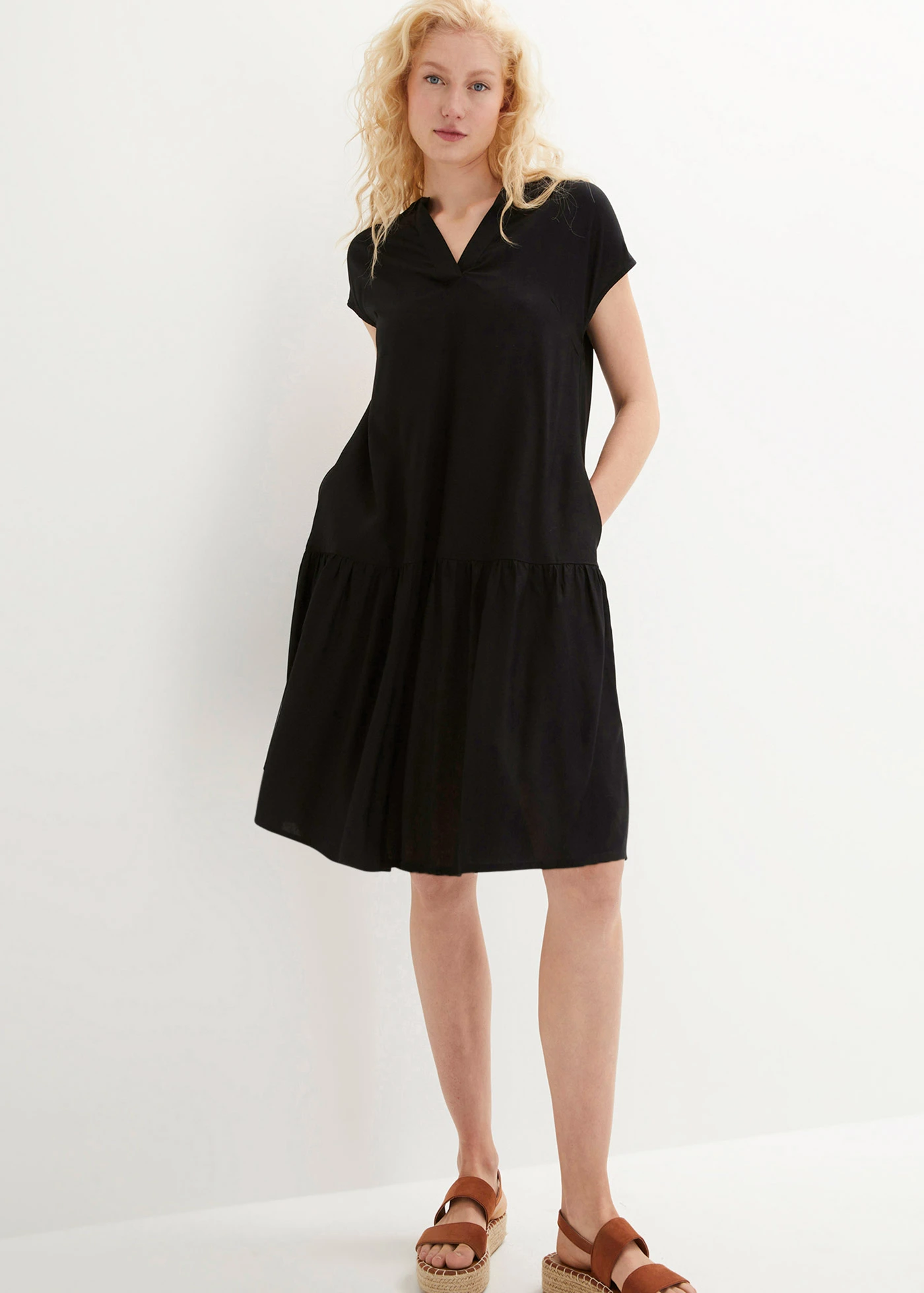 Knielange, geweven tuniekjurk van viscose • zwart • bonprix online shop