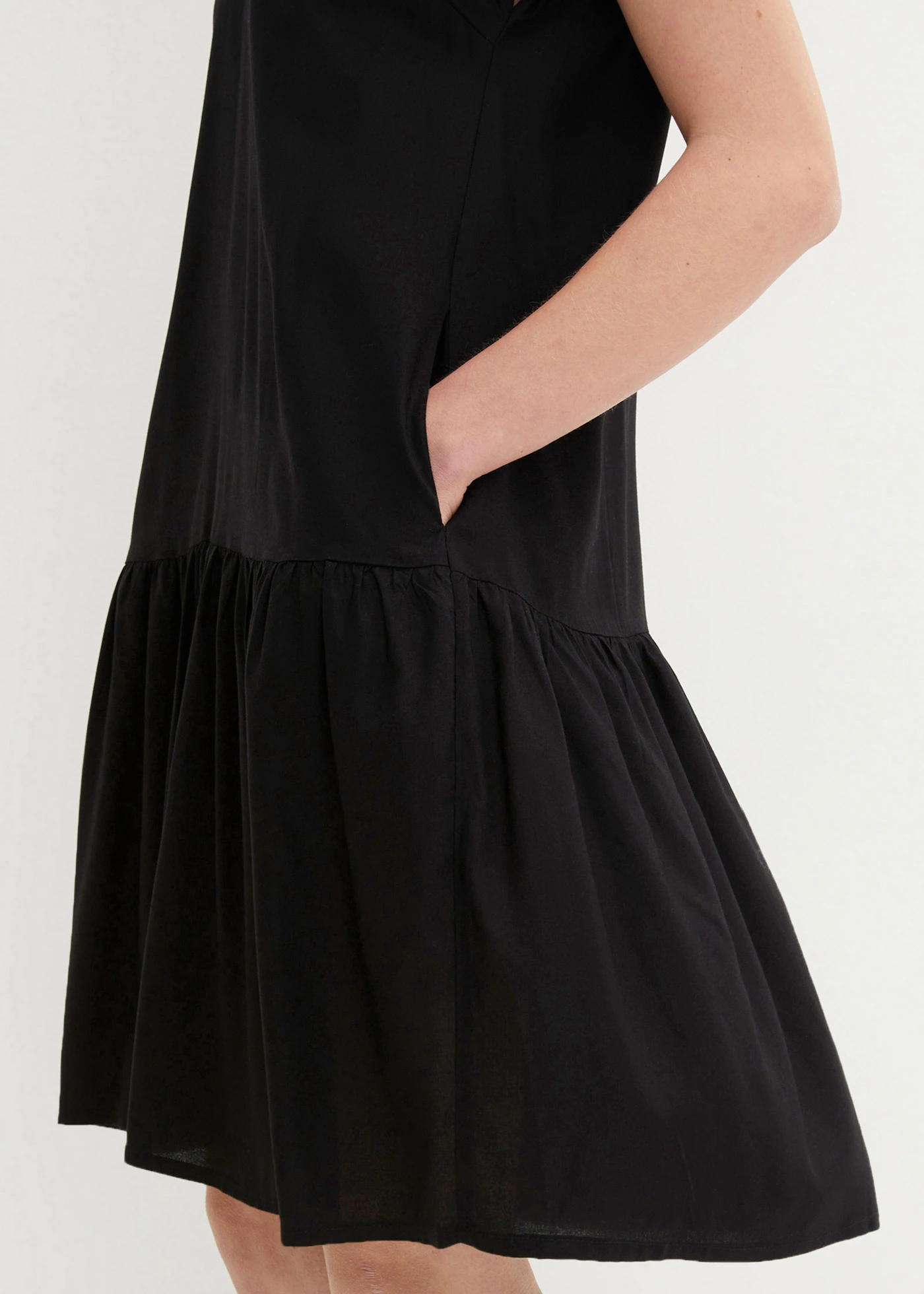 Knielange, geweven tuniekjurk van viscose • zwart • bonprix online shop