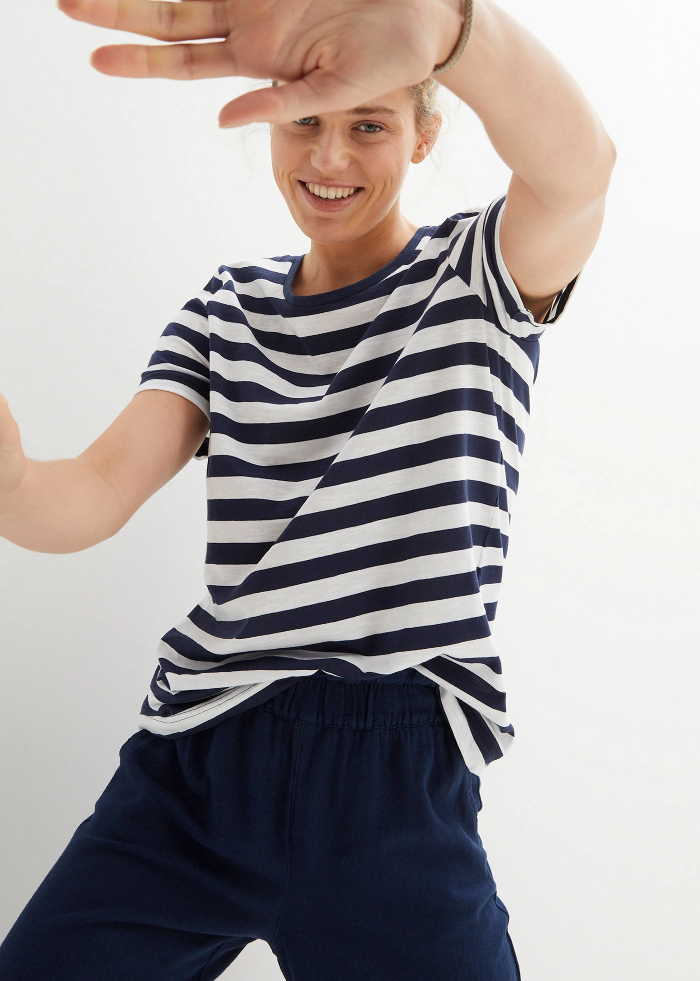 Tricou cu decolteu rotund, din bumbac (2buc.) • alb/bleumarin dungat • magazin bonprix