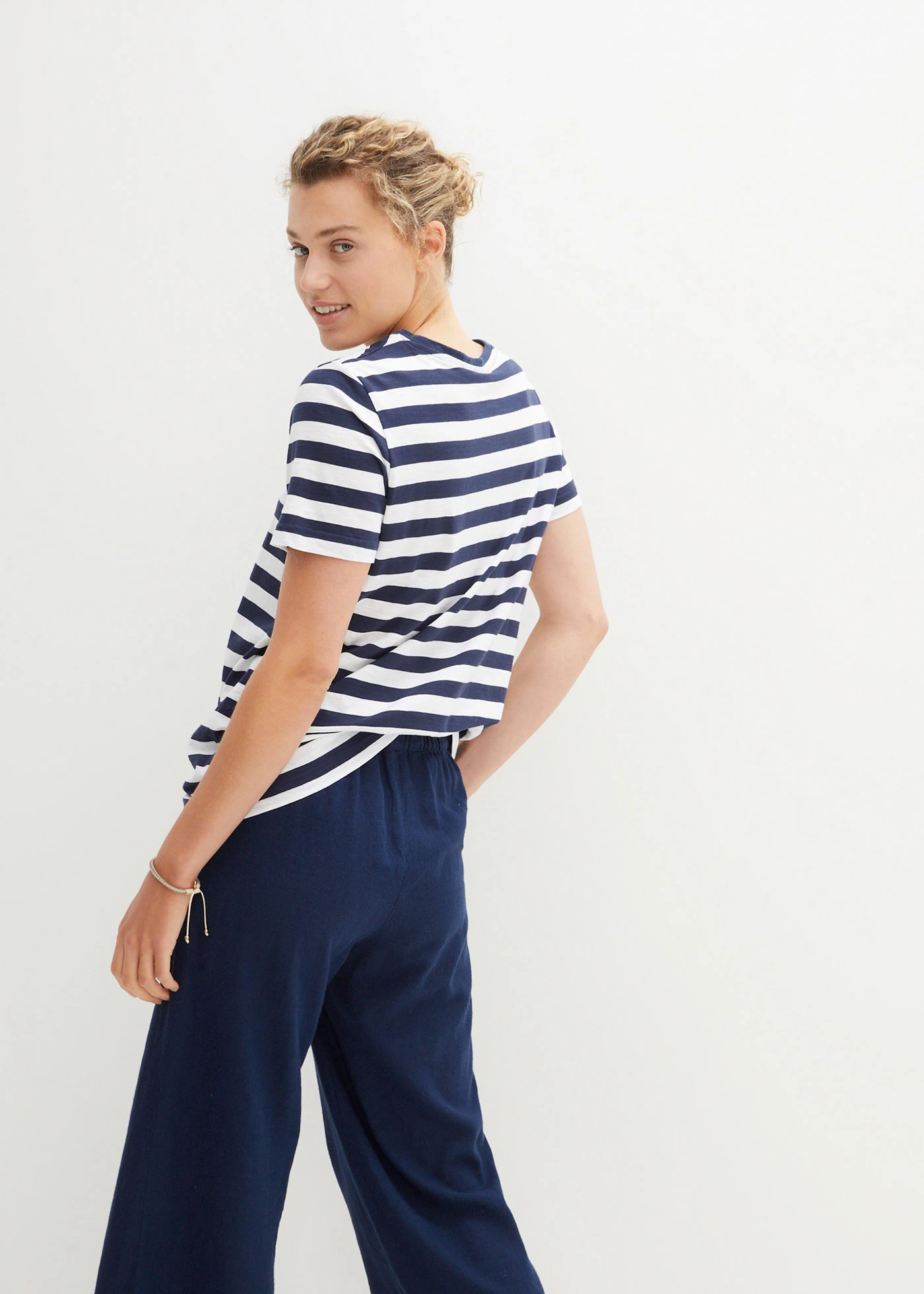 Lot de 2 T-shirts col rond en coton • blanc-bleu foncé rayé • Boutique bonprix