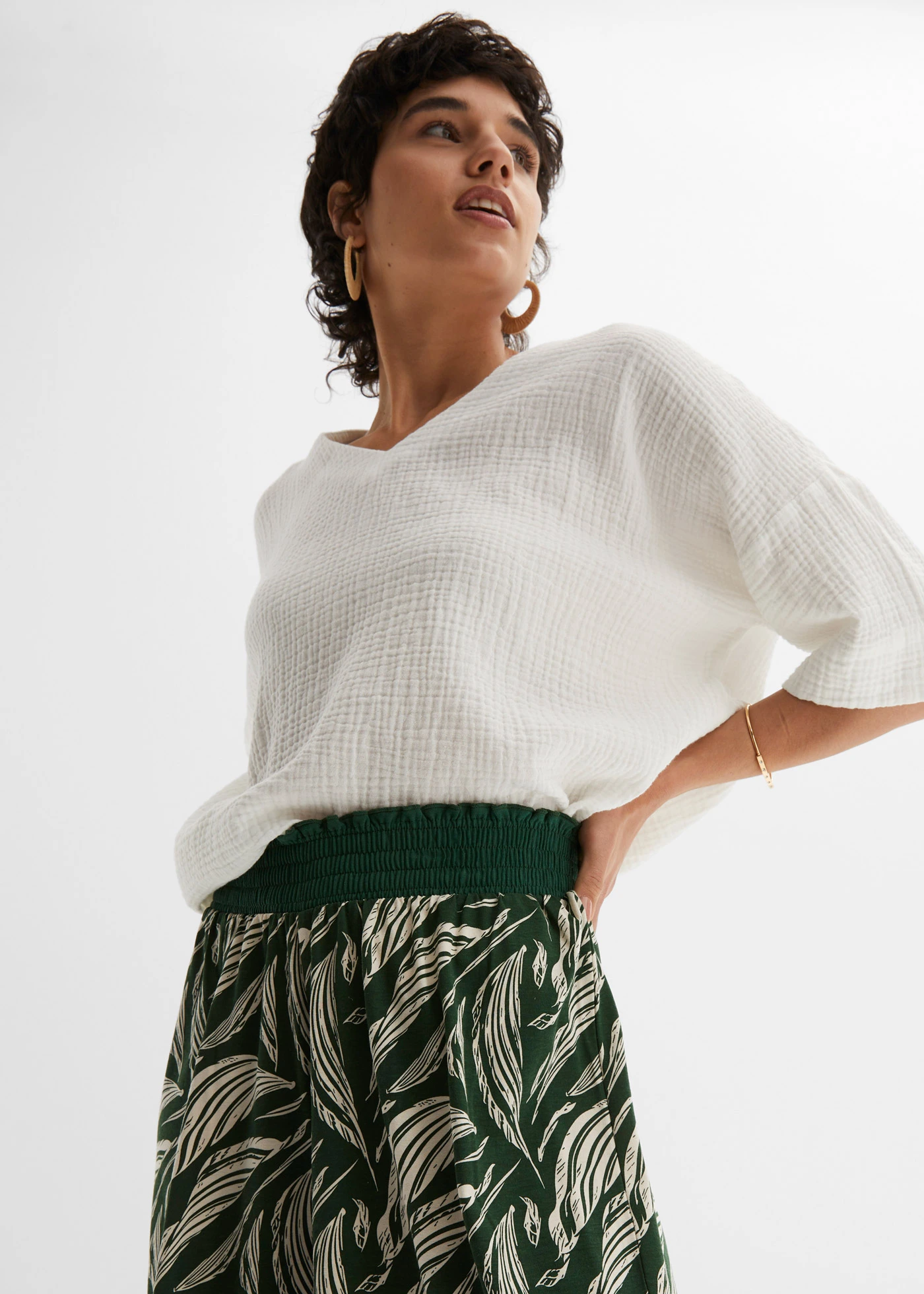 Wijde jersey broek  in een katoen-viscosemix • donkergroen-sandbeige • bonprix online shop