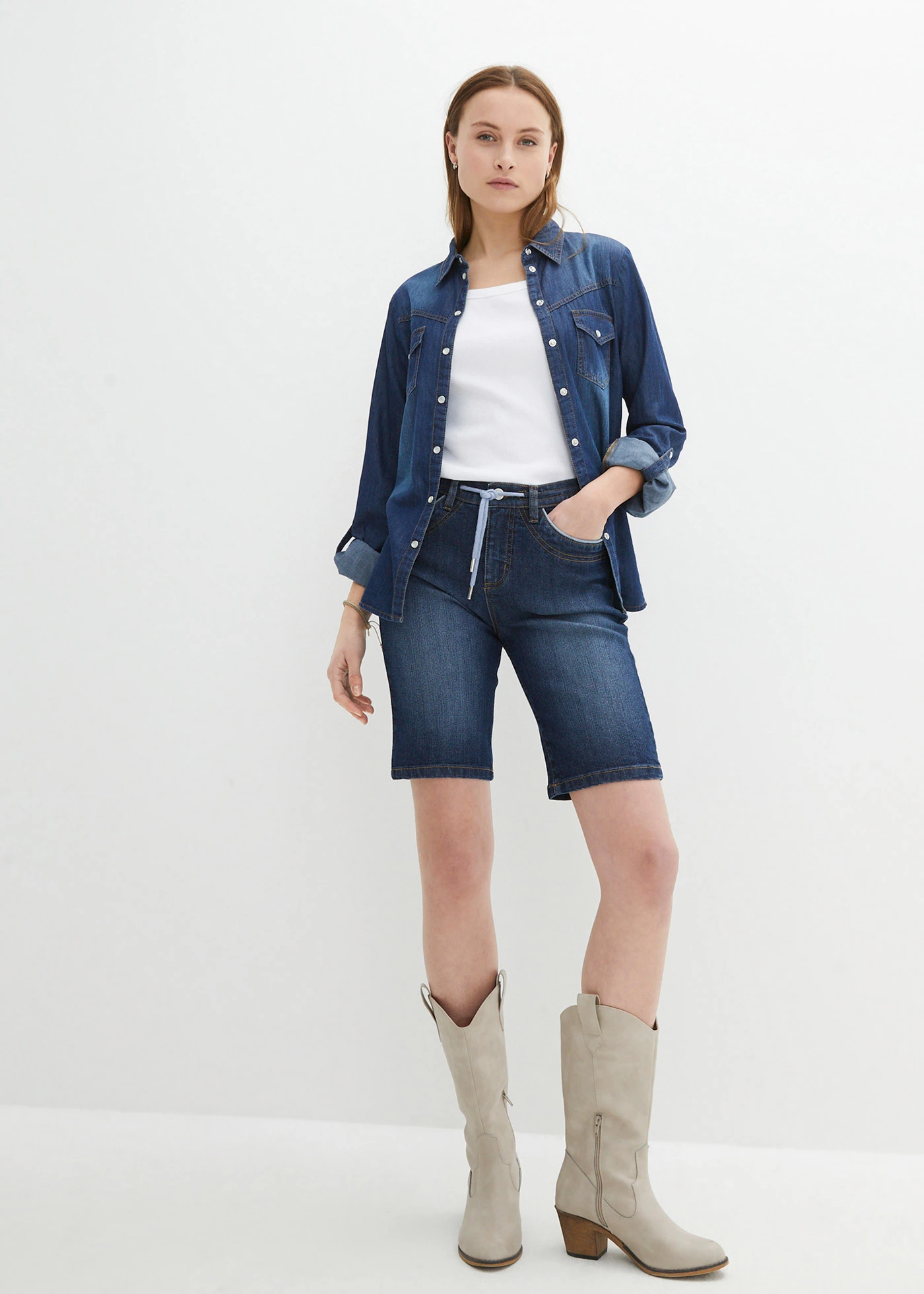 Bermuda slim en jean, taille mi-haute • denim bleu foncé used • Boutique bonprix