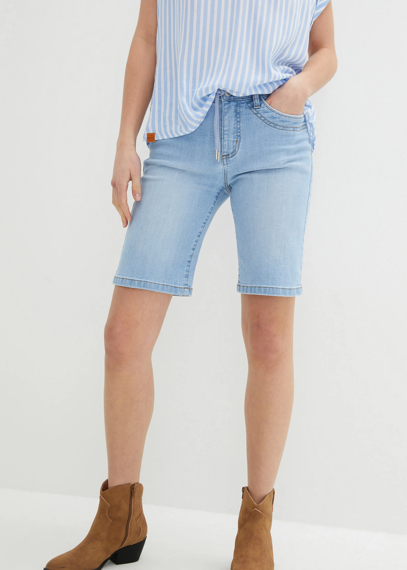 Bermuda slim en jean, taille mi-haute • denim bleu glacier used • Boutique bonprix