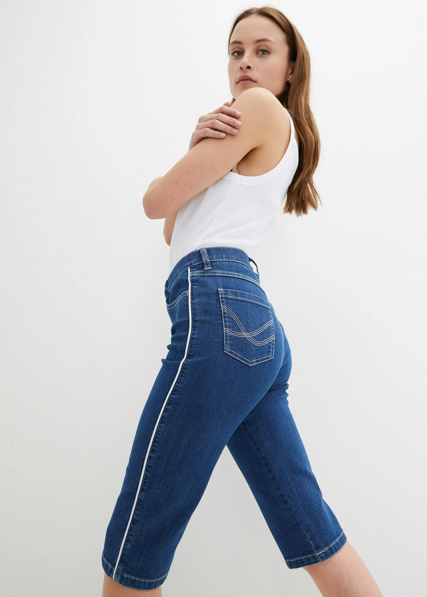 Slim Fit farmer bermuda, High Waist, térdig érő hosszban • kék kőmosott használt hatású • bonprix áruház