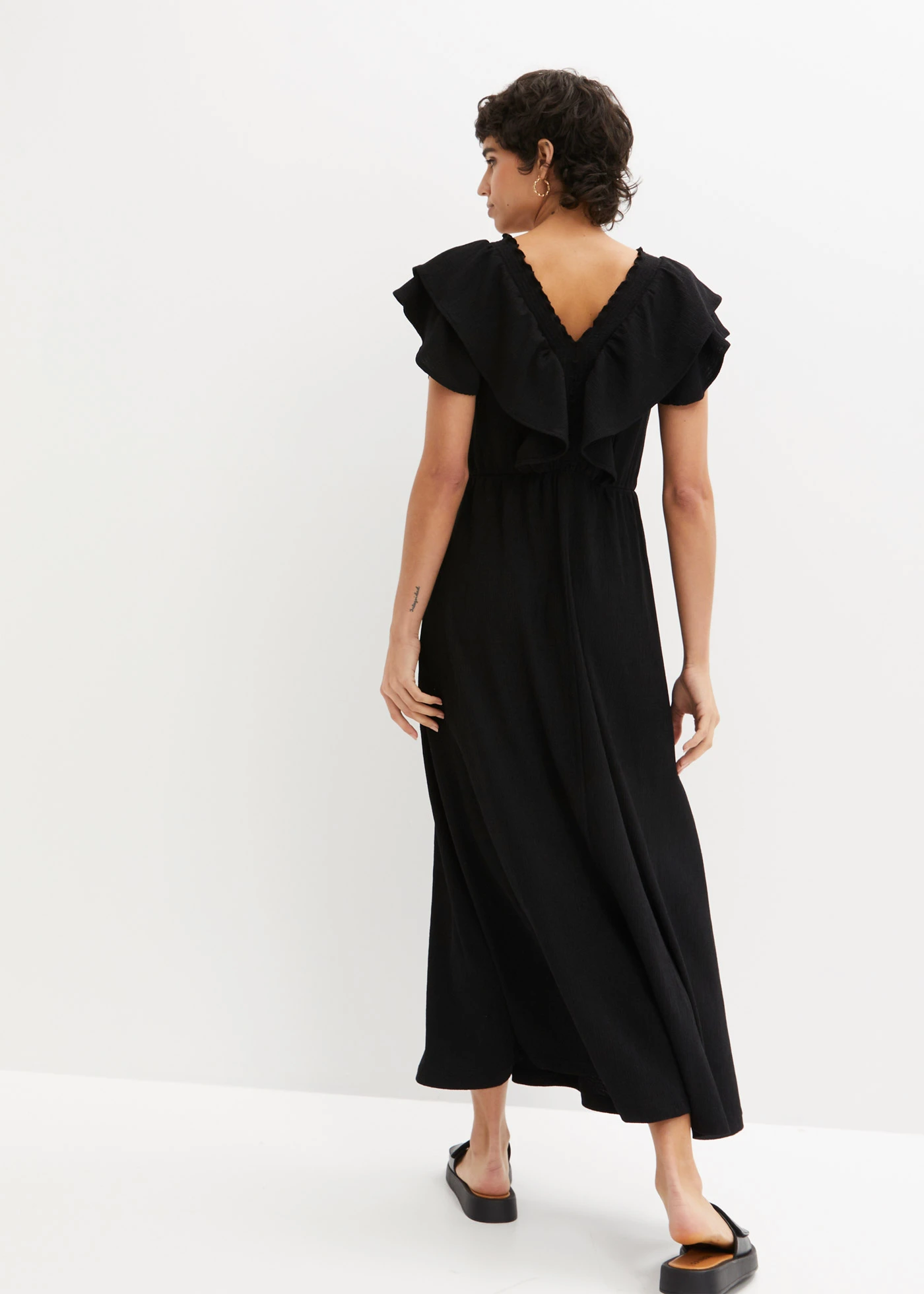 Robe longue à volants • noir • Boutique bonprix