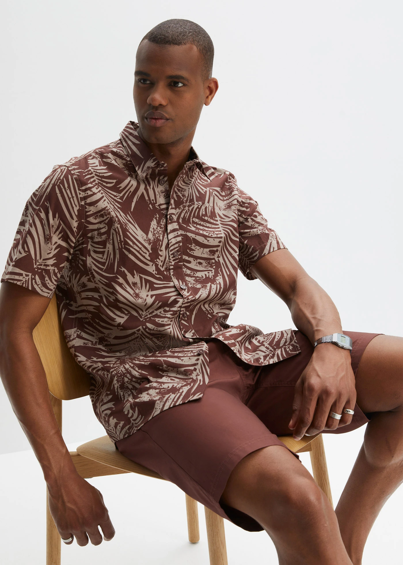 Chemise manches courtes 100% coton • acajou foncé imprimé • Boutique bonprix