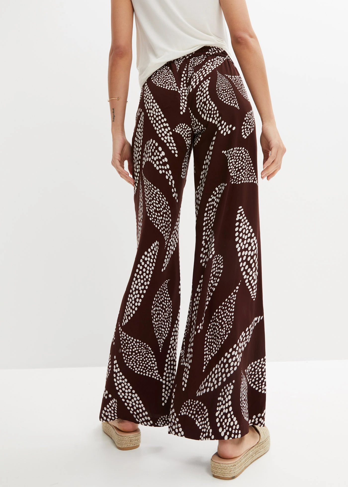 Pantalon large en viscose • acajou foncé/écru imprimé • Boutique bonprix