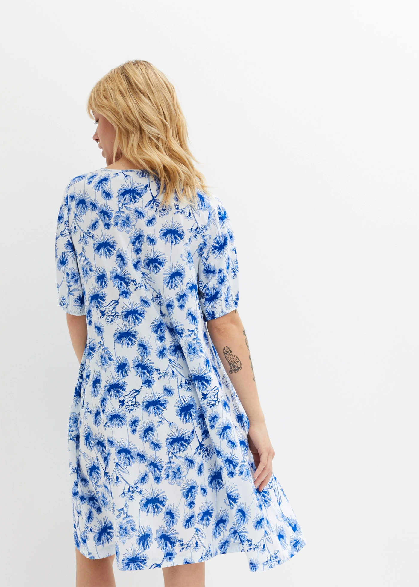 Mini šaty z viskózy • biela/azúrovo modrá/perlovo modrá • obchod bonprix