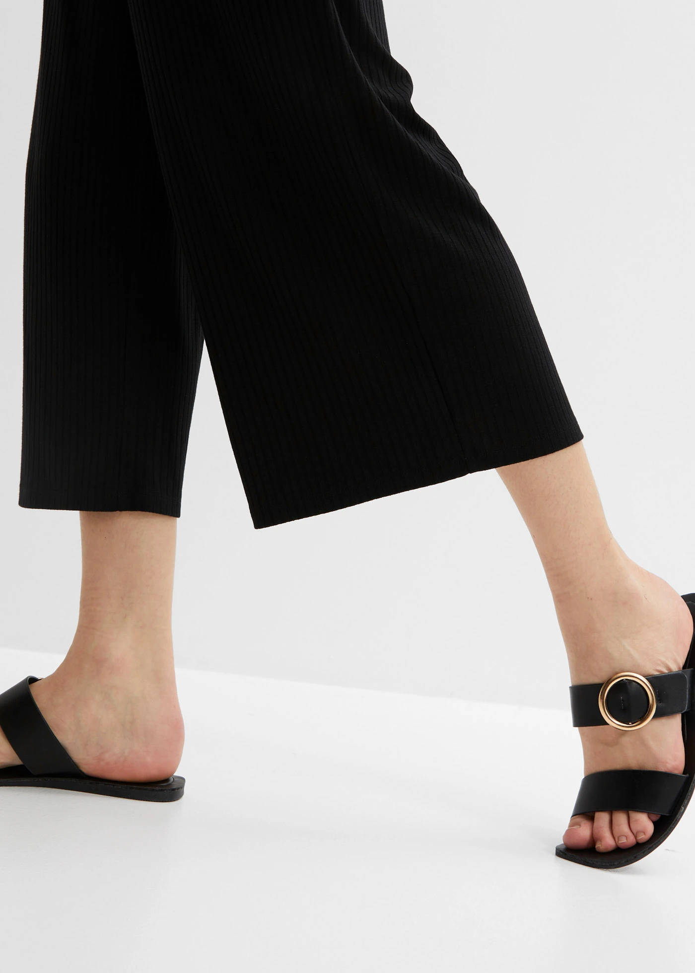 Geribde jersey culotte met comfortabele tailleband • zwart • bonprix online shop