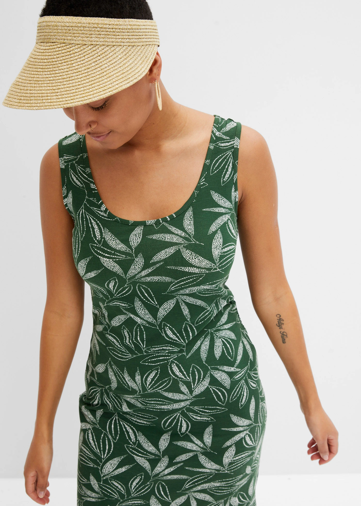 Robe longue en viscose fluide • vert foncé-écru imprimé • Boutique bonprix